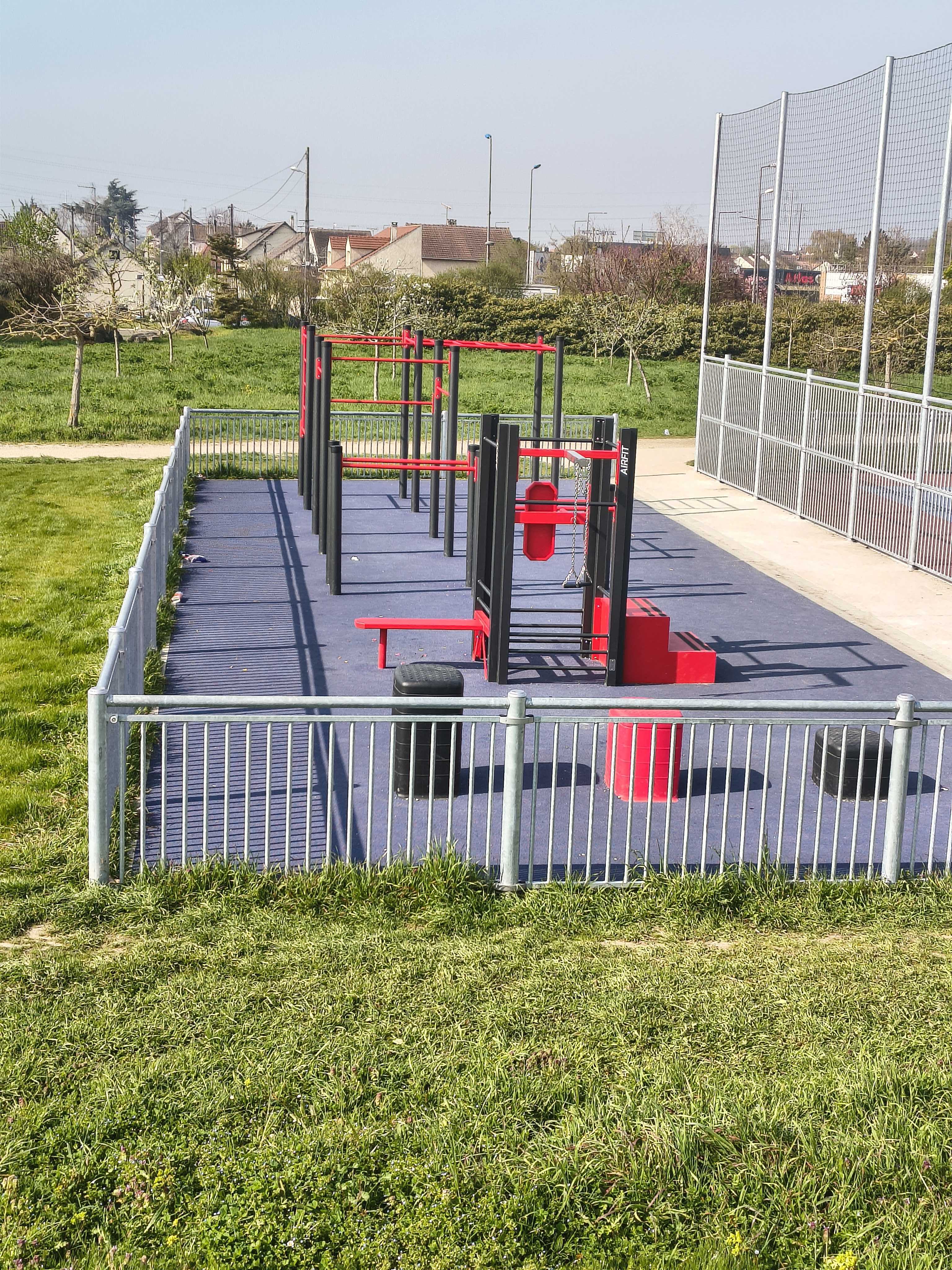 Aire de fitness extérieure AirFit aux Mureaux, site Louis Blériot