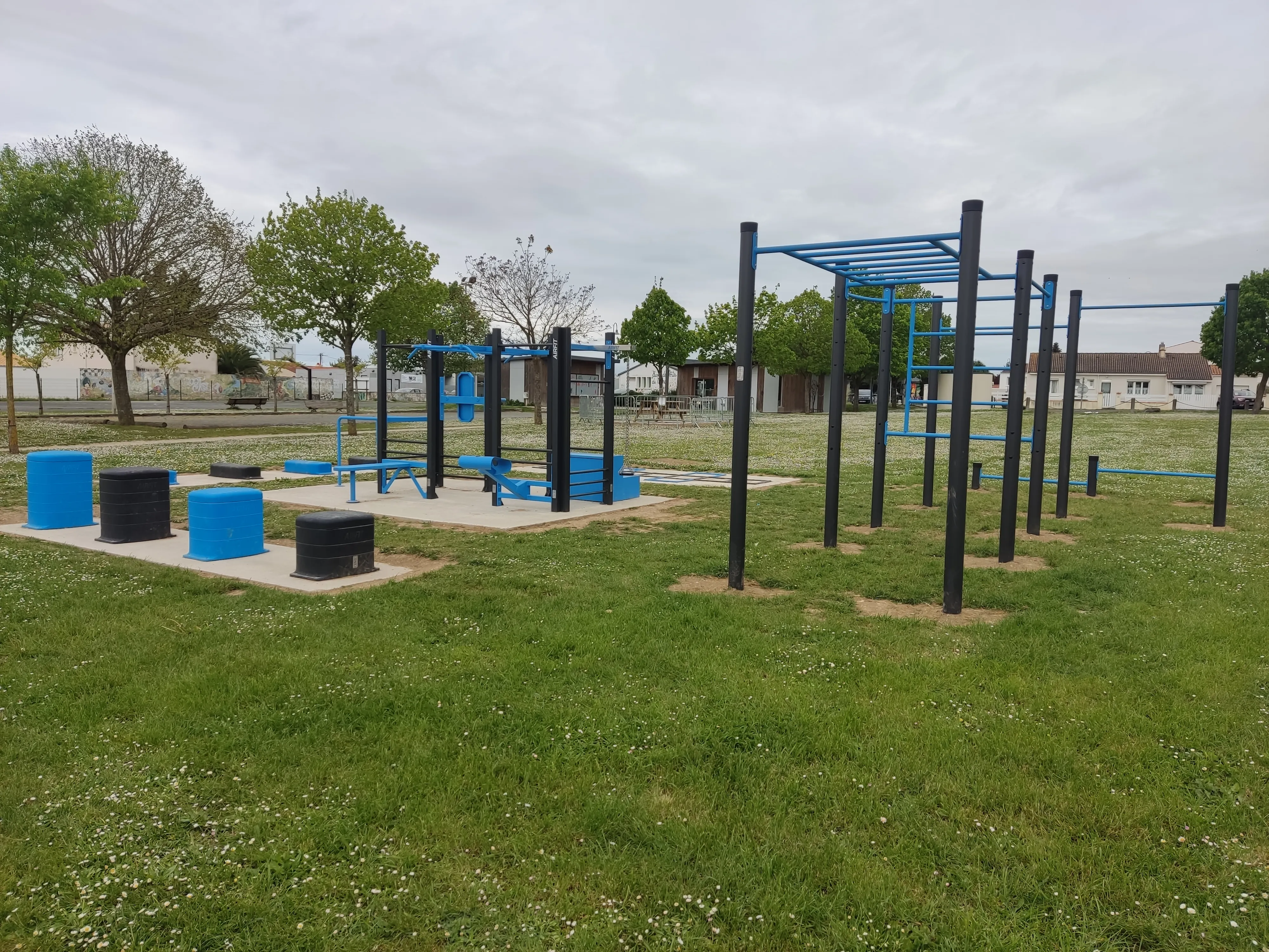Aire de fitness extérieure AirFit installée à Villedoux — vue 3
