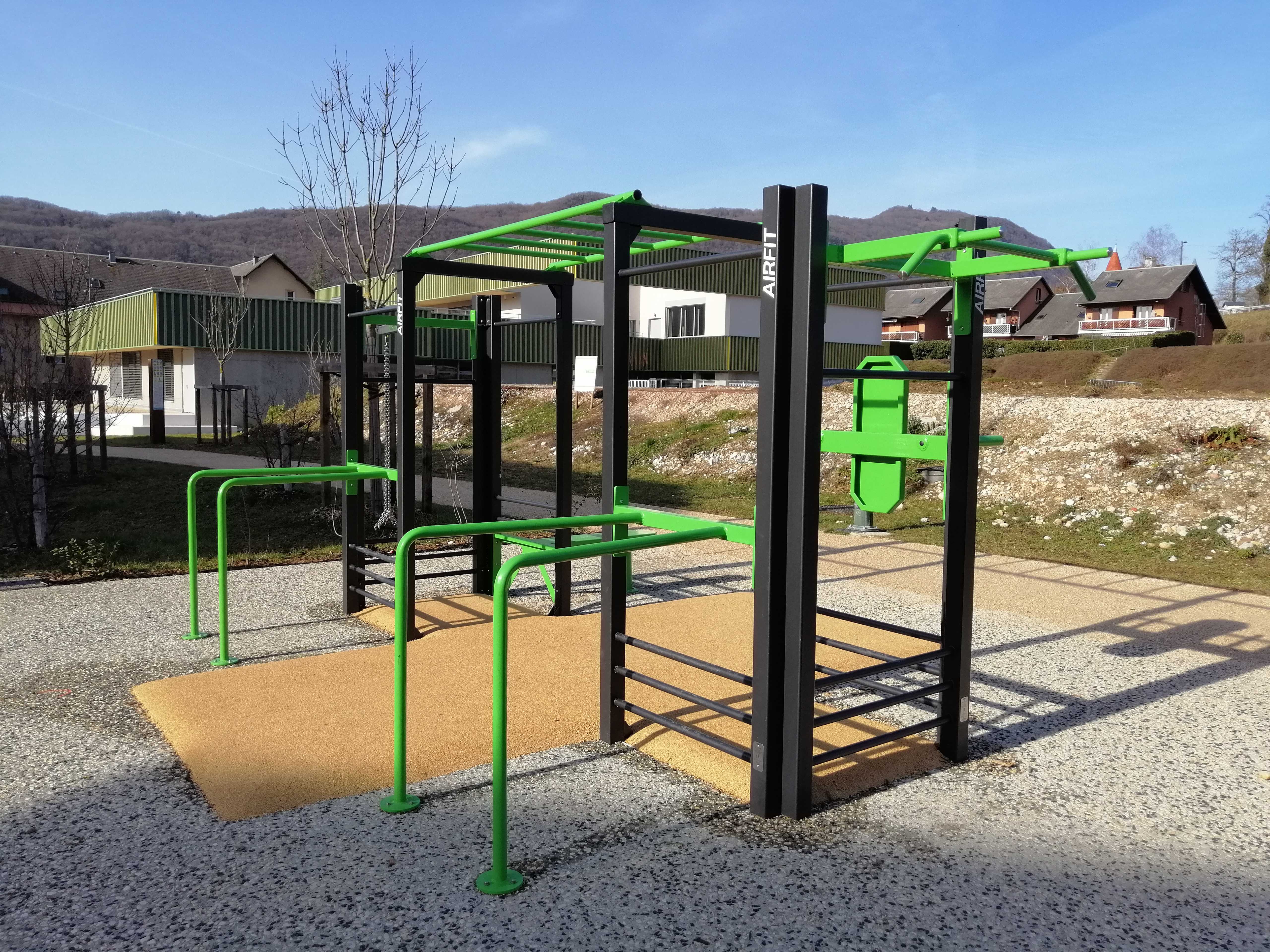 Aire de fitness extérieure AirFit installée à Grésy-sur-Aix — vue 1