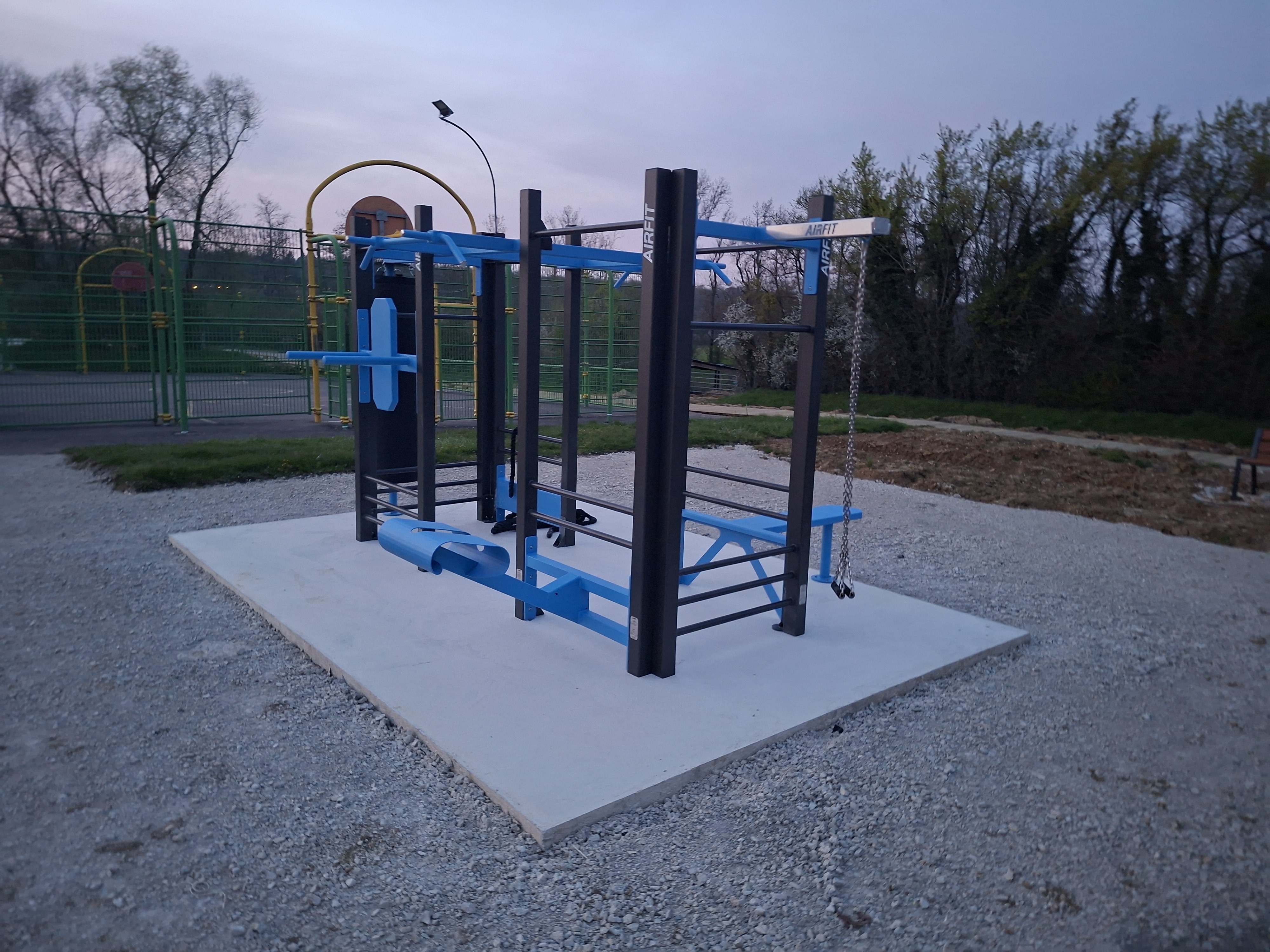 Aire de fitness extérieure AirFit installée à Saint-Georges-sur-Baulche — vue 2