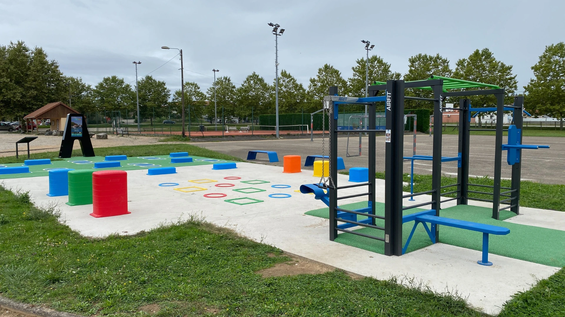 Aire de fitness en accès libre installée par AirFit à Saint-André-de-Corcy — vue 3