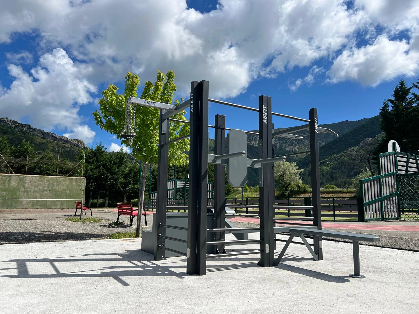 Aire sportive en plein air installée par AirFit dans la ville de Serres — vue 2