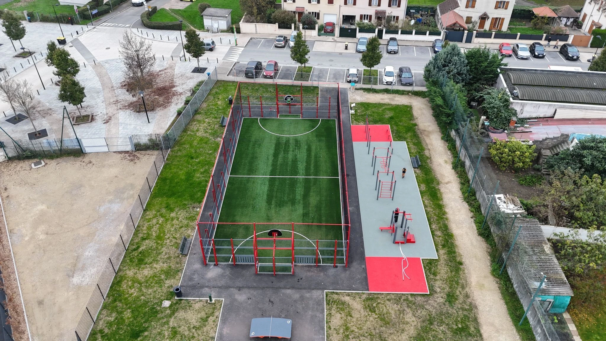 Aire de fitness installée par AirFit dans la ville de Trappes — vue 2