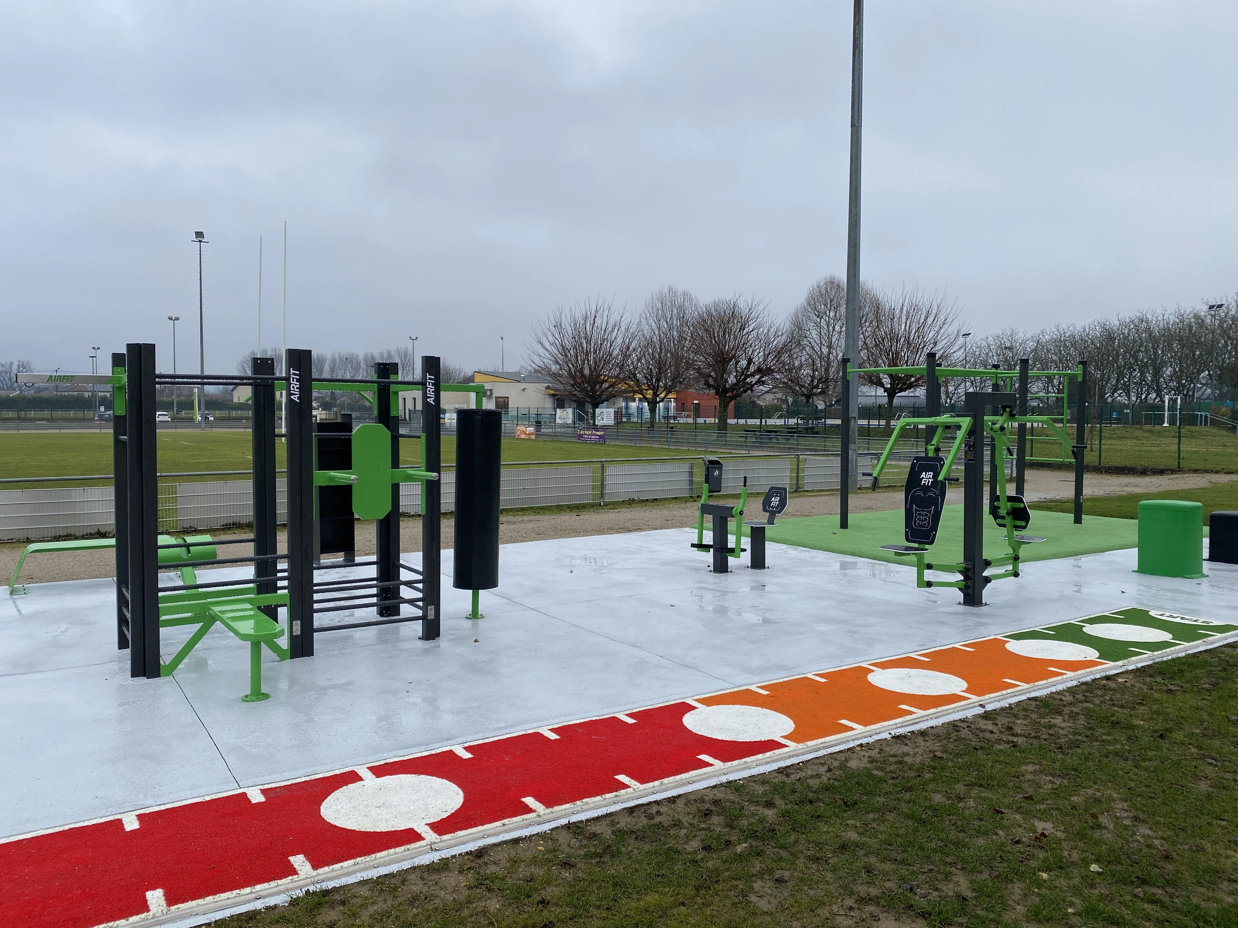 Aire de fitness installée par AirFit dans la ville de Tullins — vue 3