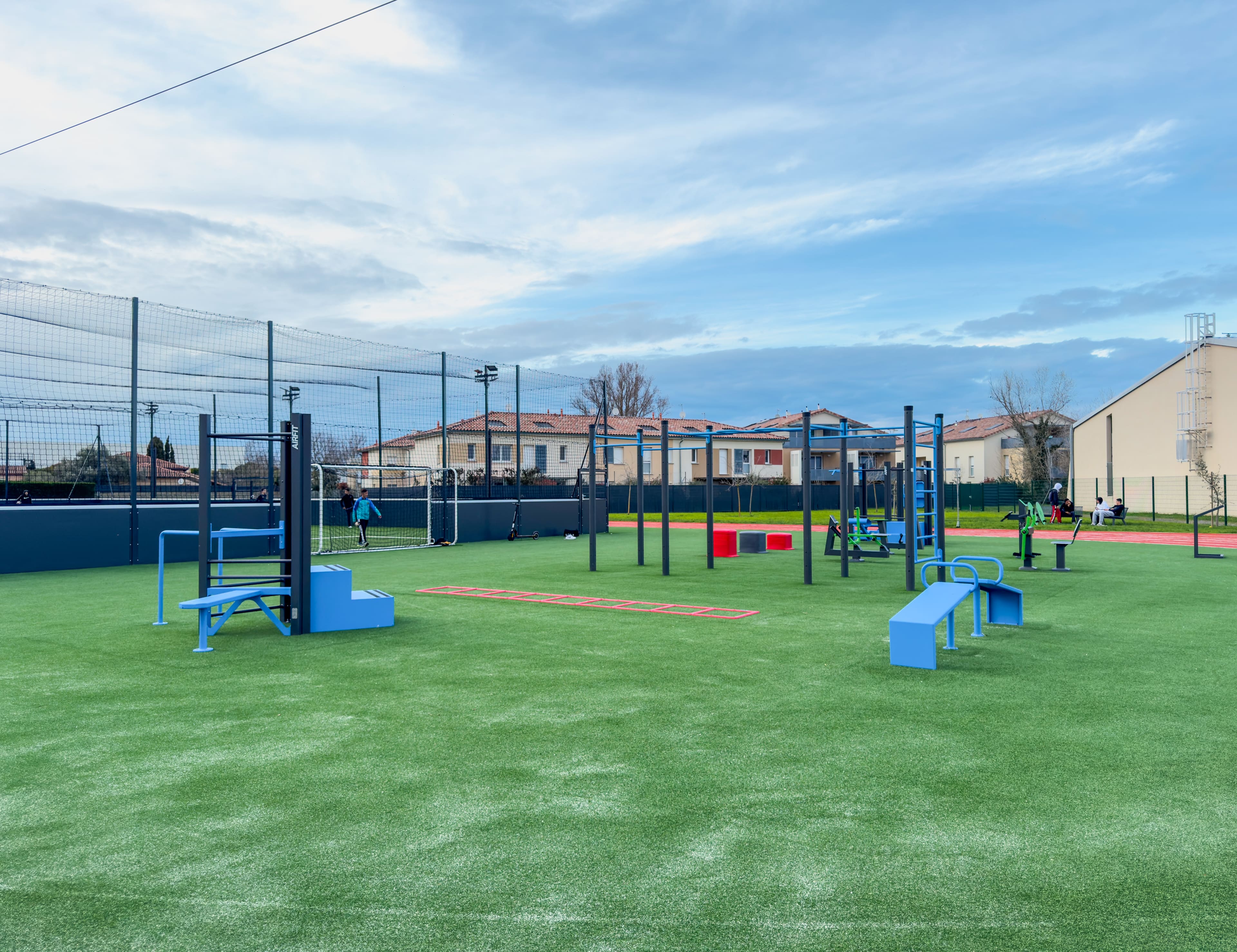 Aire de fitness installée par AirFit dans la ville de Portet-sur-Garonne — vue 4