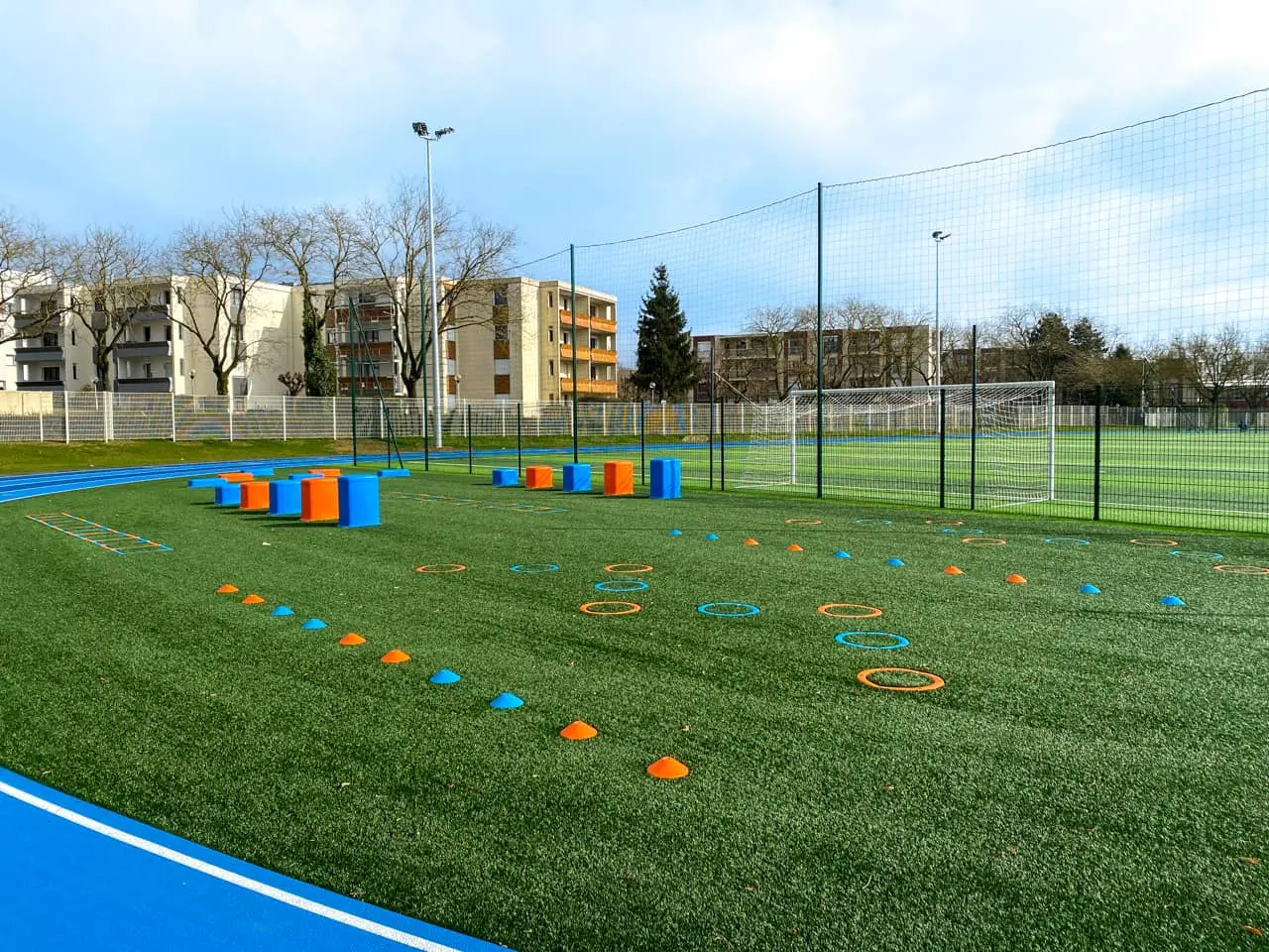 Aire de fitness installée par AirFit dans la ville de Montigny-le-Bretonneux — vue 4
