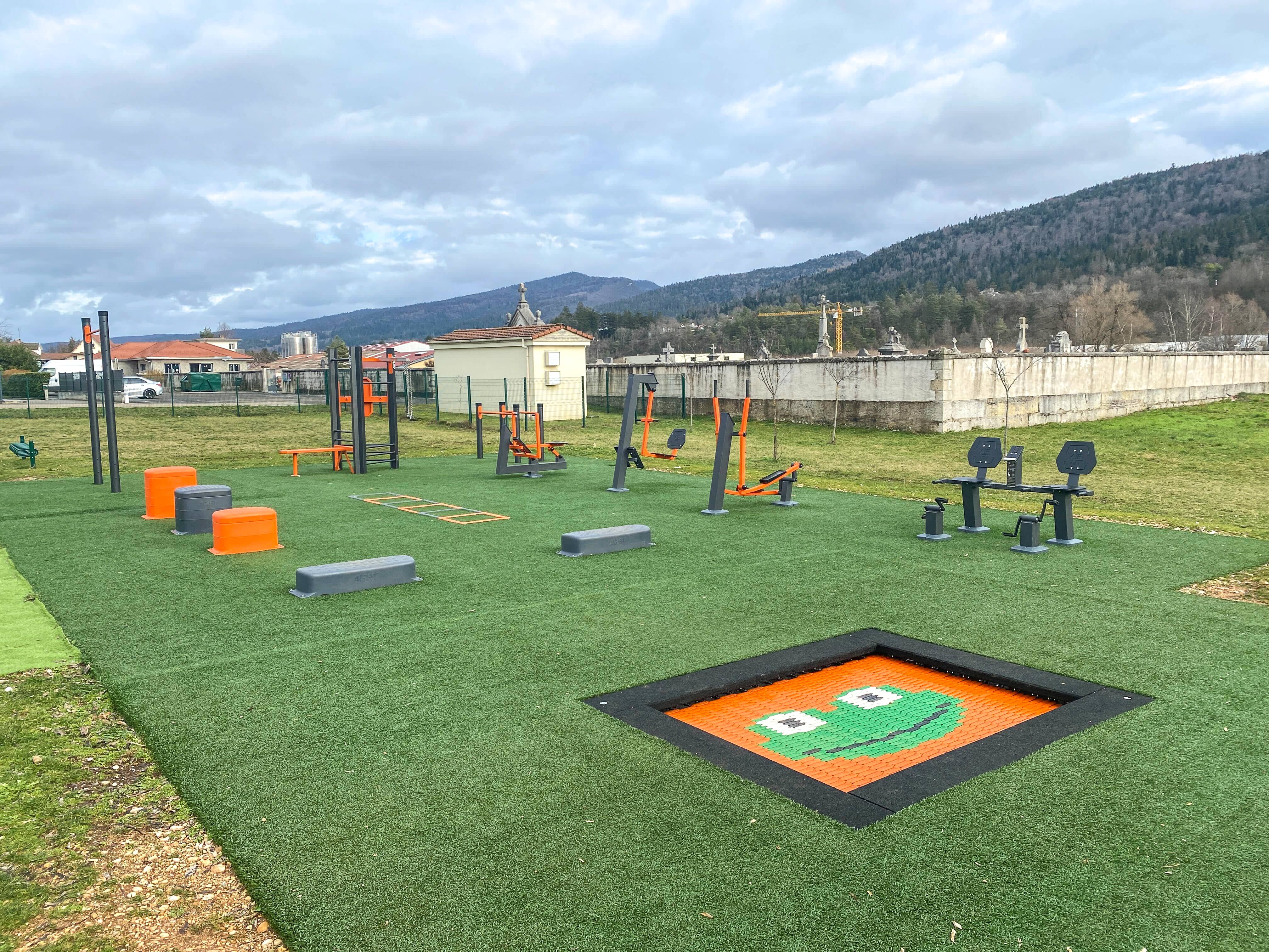 Aire de fitness installée par AirFit à Bellignat — vue 3