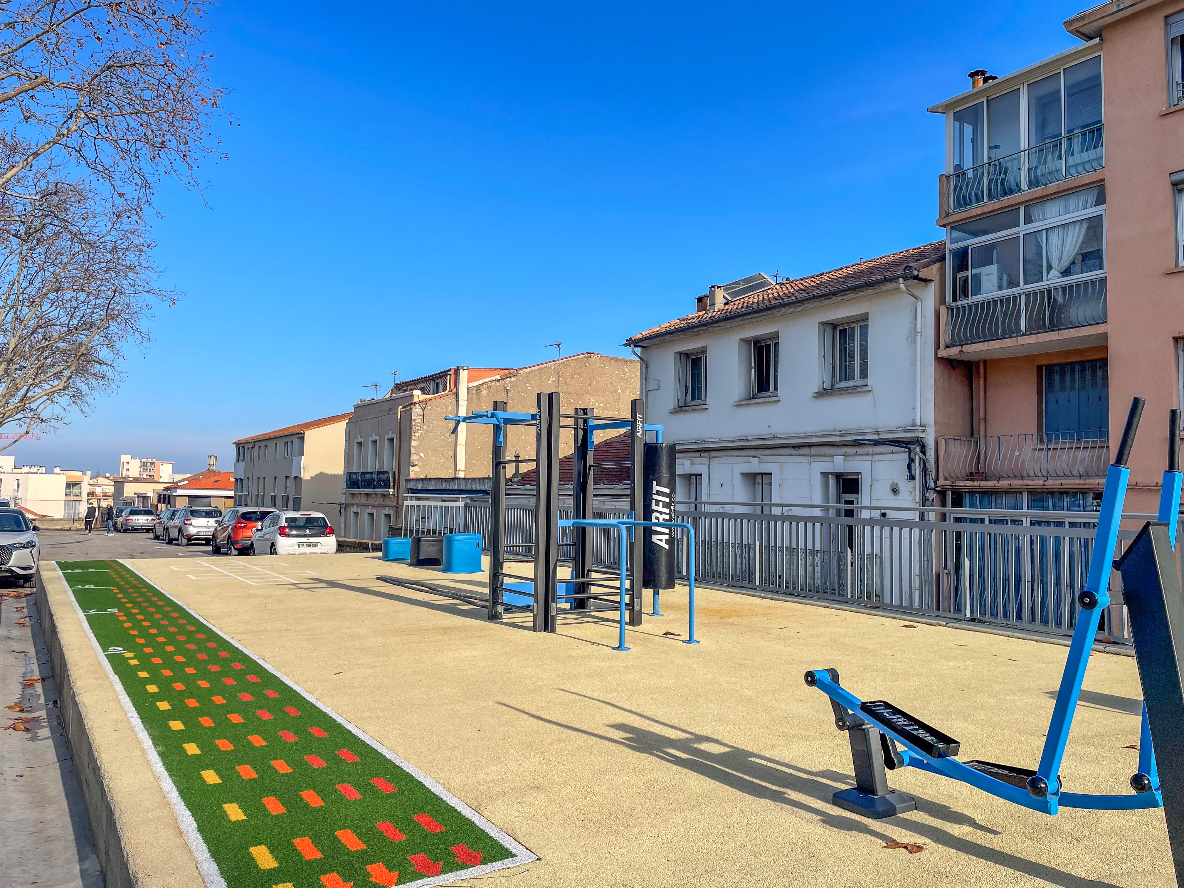 Aire de fitness installée par AirFit à Sète — vue 1