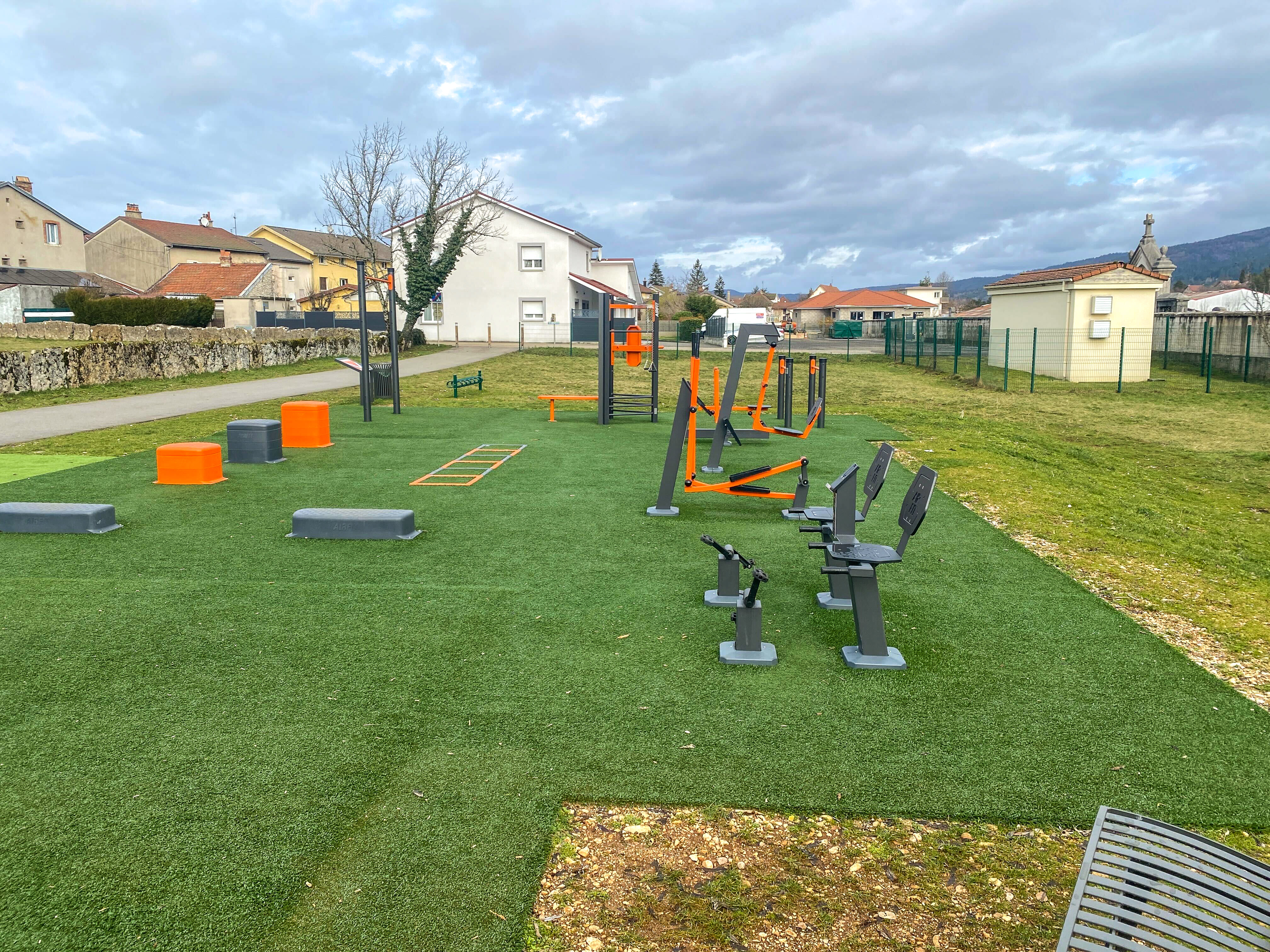 Aire de fitness installée par AirFit à Bellignat — vue 5