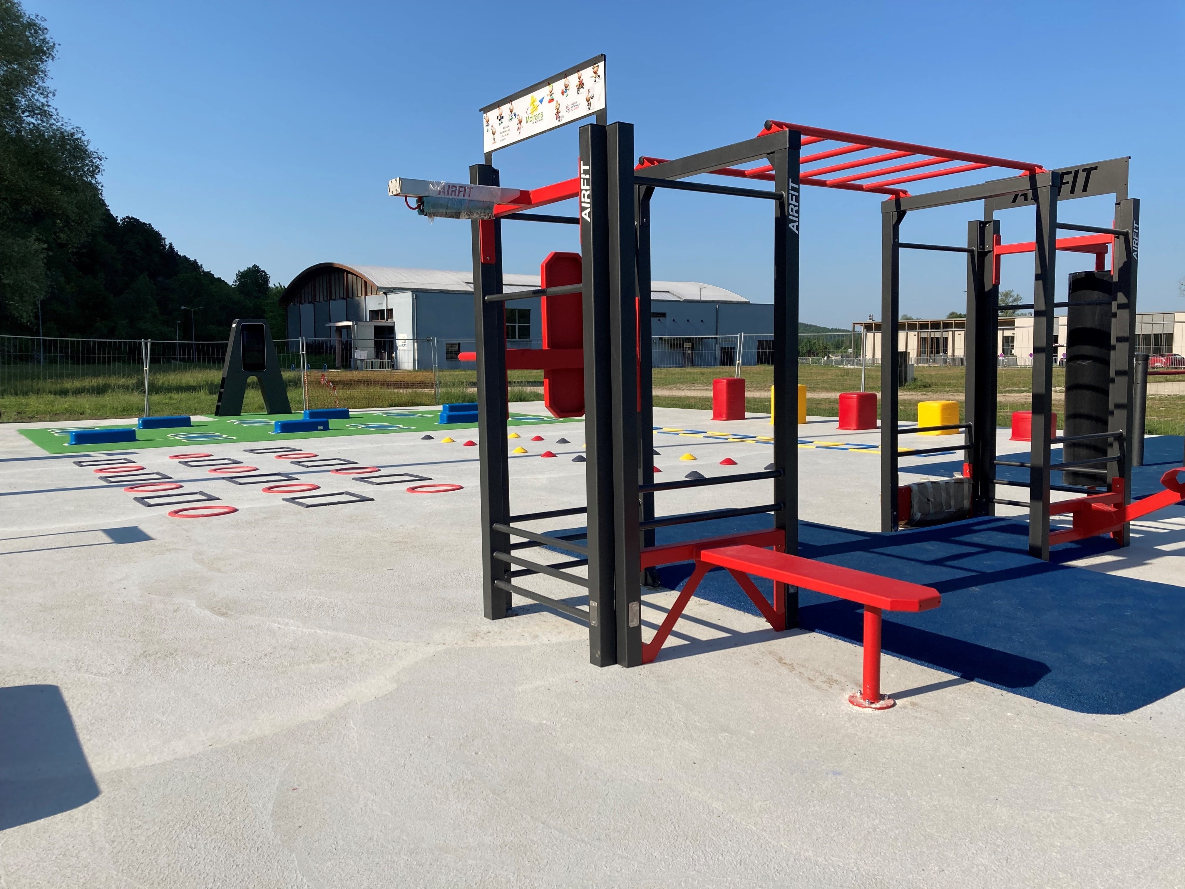 Aire de fitness installée à Moirans-en-Montagne — vue 2
