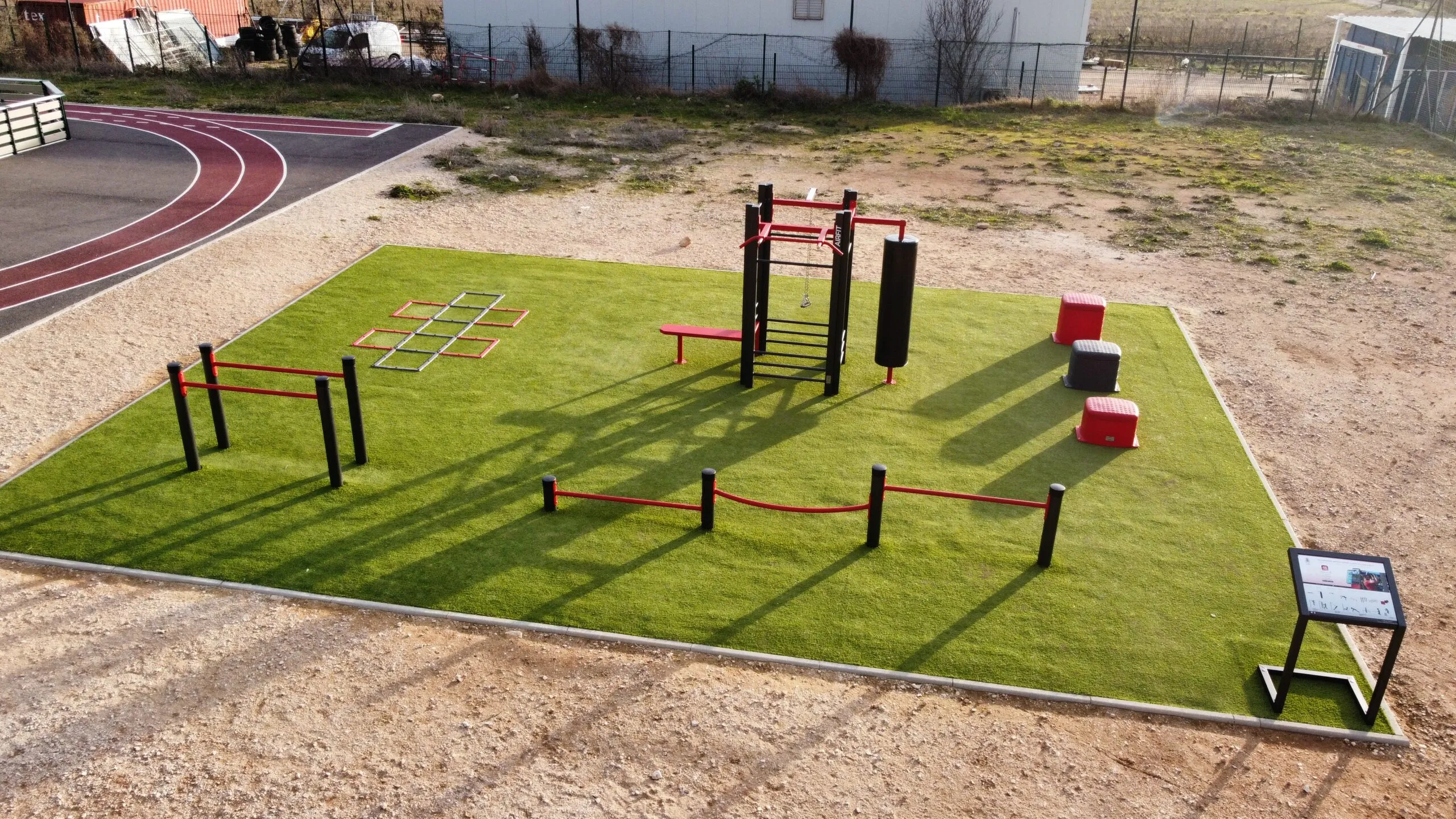 Aire de fitness installée par AirFit à Cuges-les-Pins — vue 4