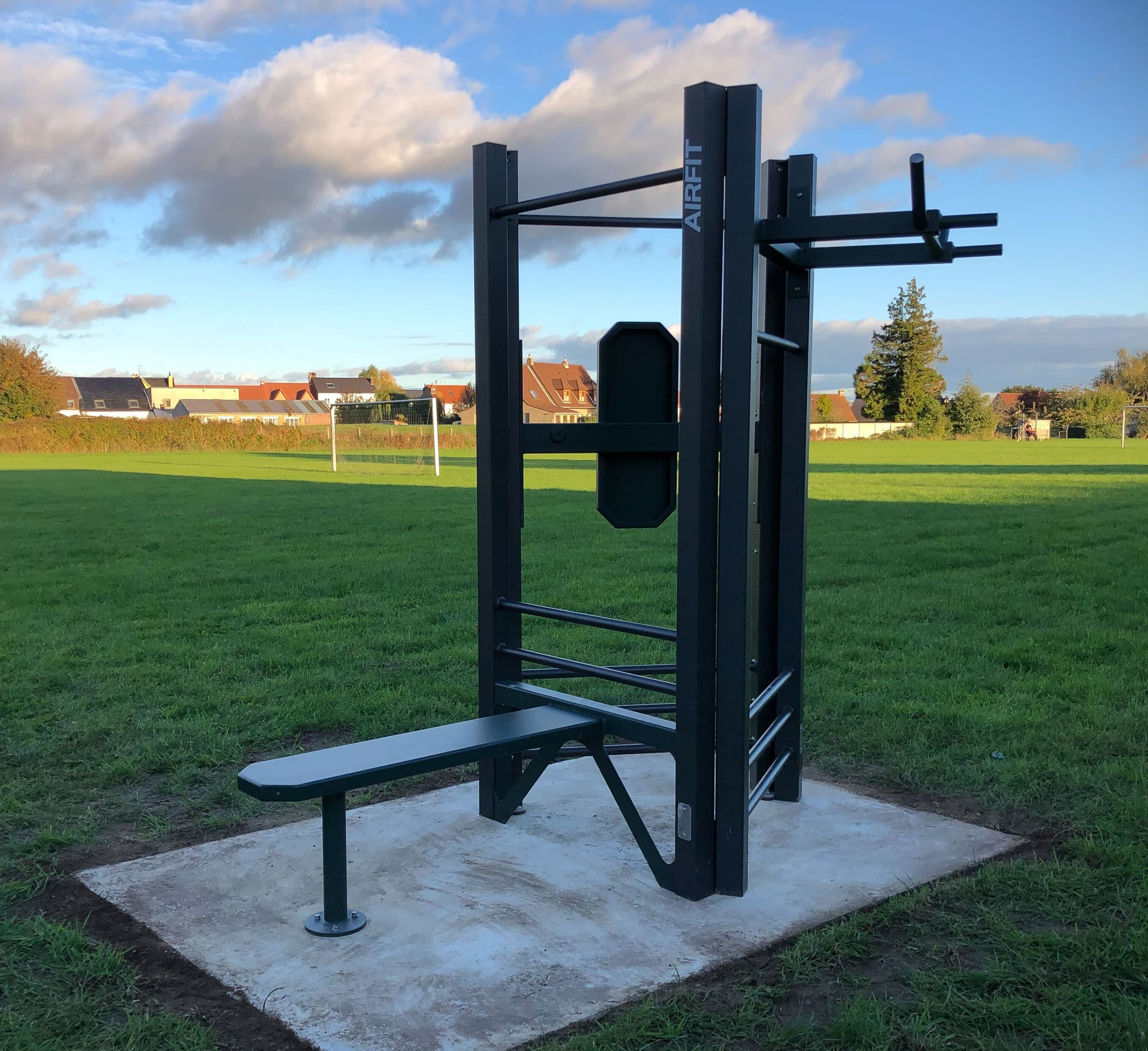 Aire de fitness installée par AirFit à Rexpoede — vue 1
