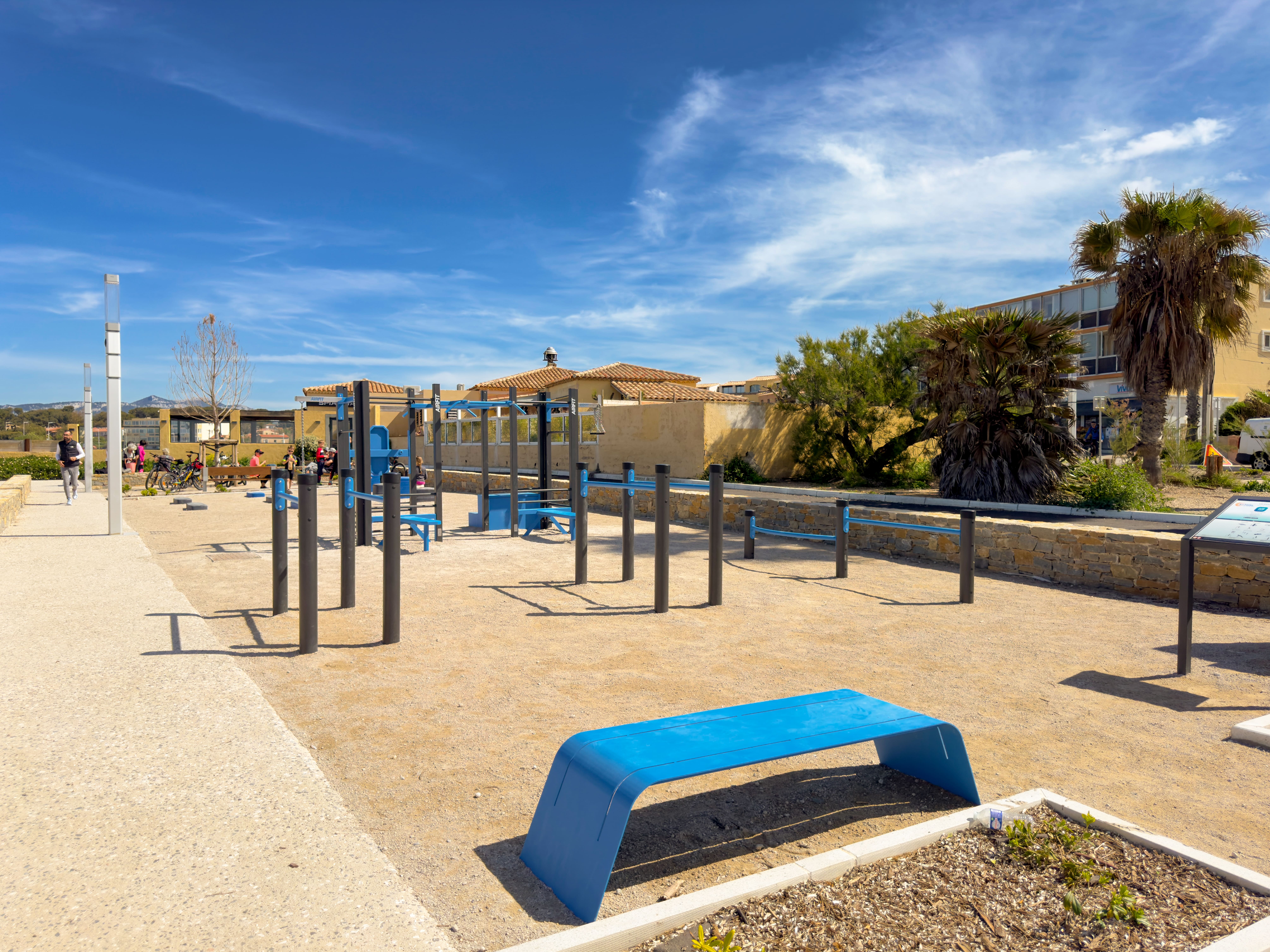 Aire de fitness installée par AirFit à Six-Fours-les-Plages — vue 2