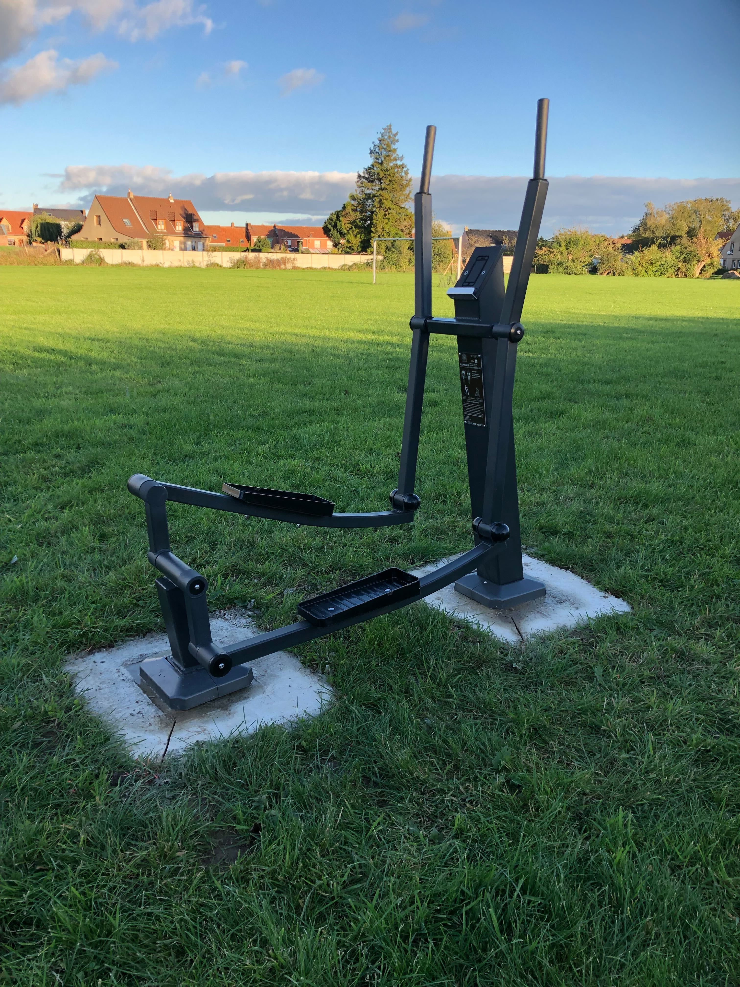 Aire de fitness installée par AirFit à Rexpoede — vue 3