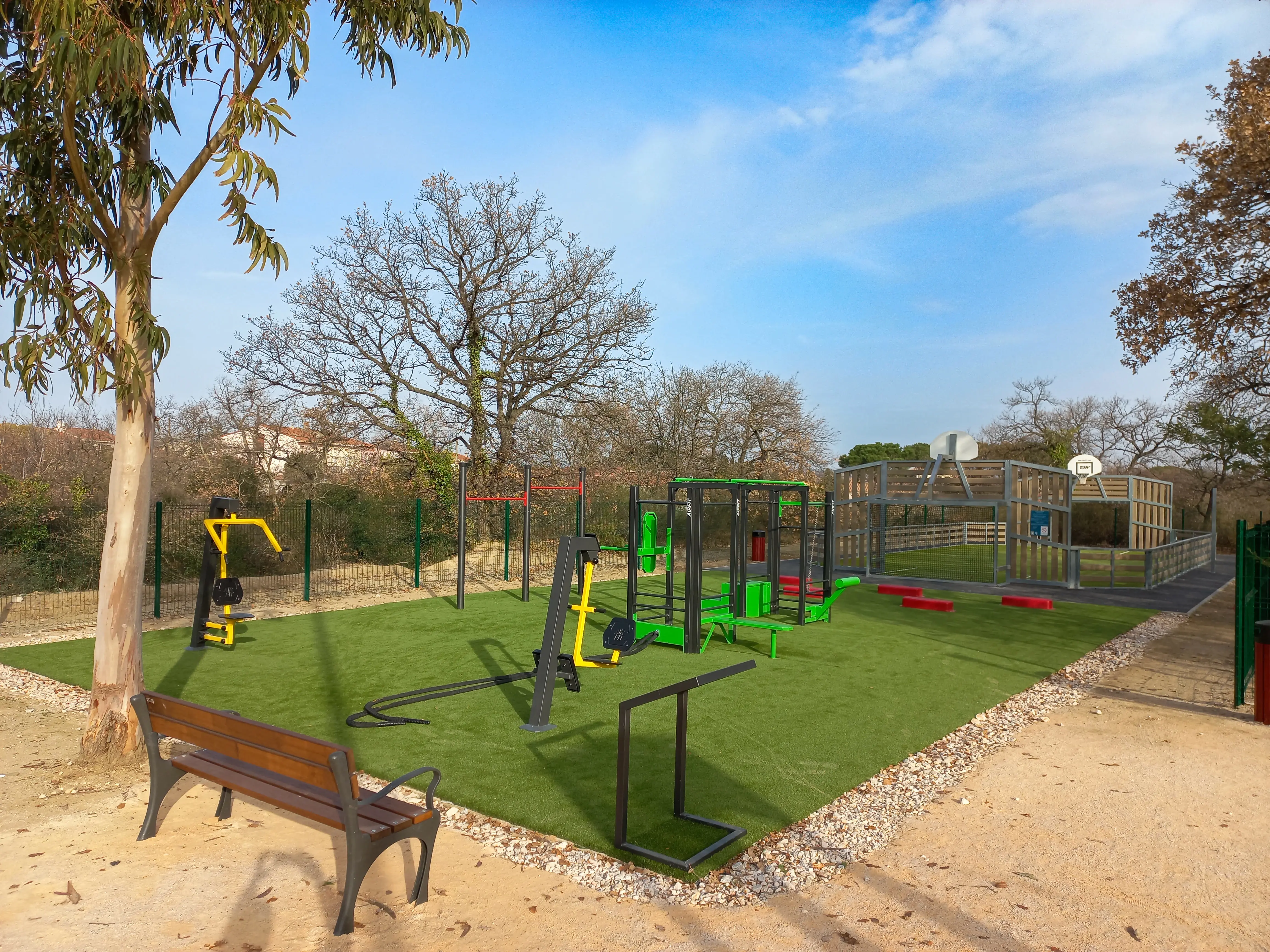 Aire de Street Workout installée par AirFit à Trouillas — vue 1