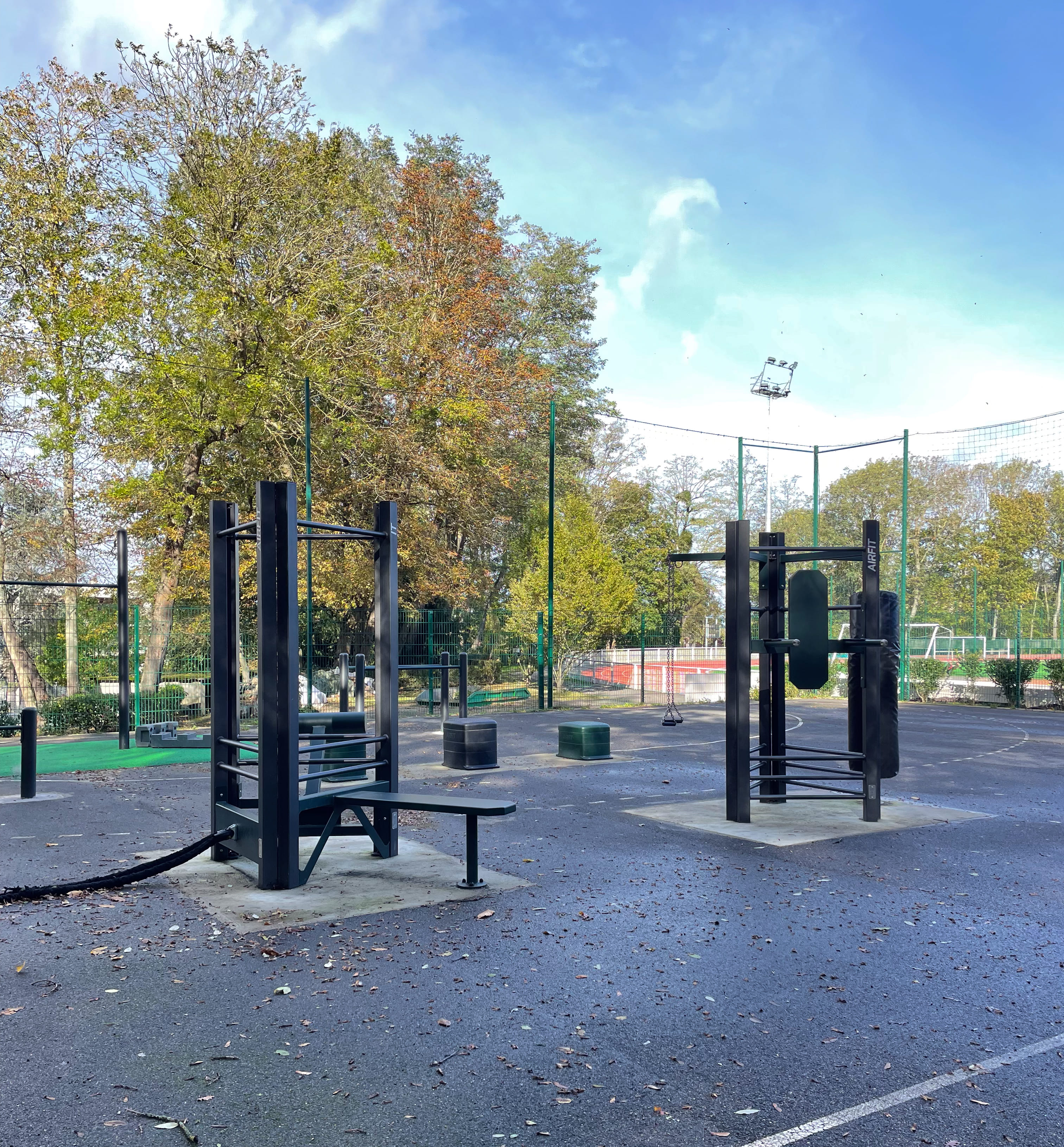 Aire de fitness installée par AirFit à Sèvres — vue 4