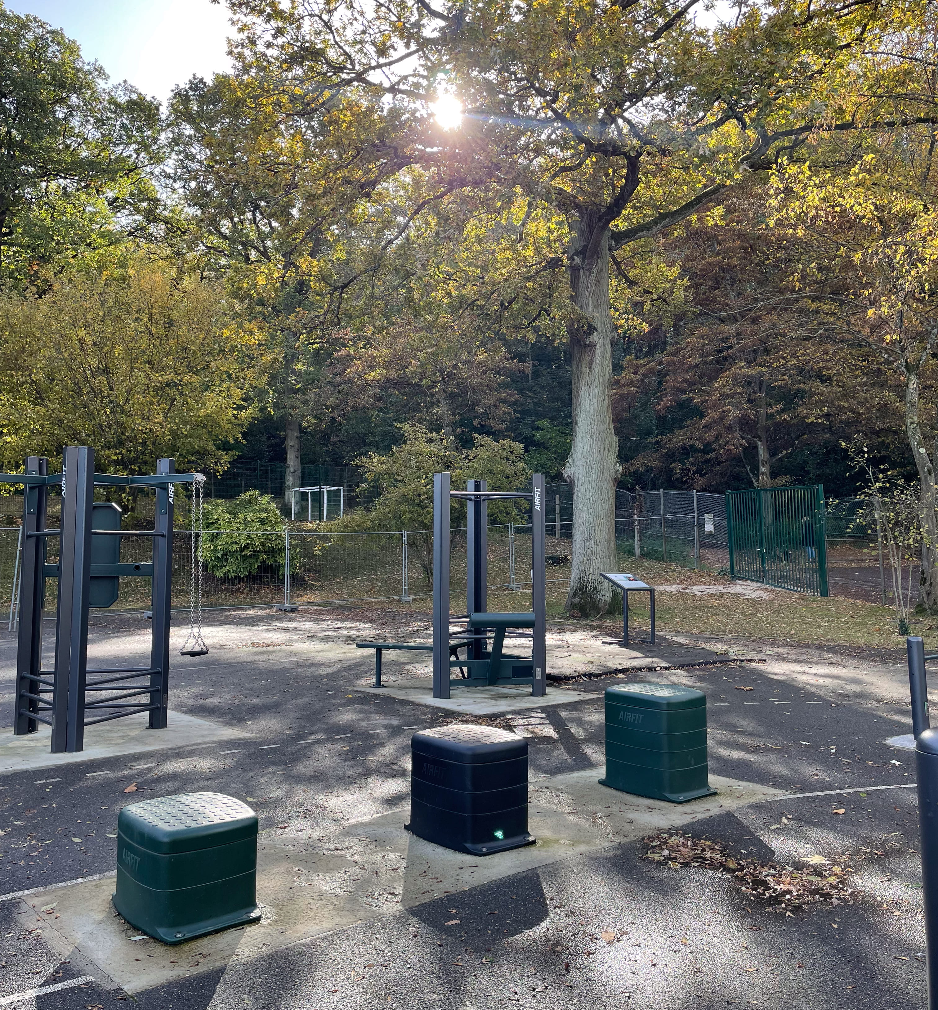 Aire de fitness installée par AirFit à Sèvres — vue 1