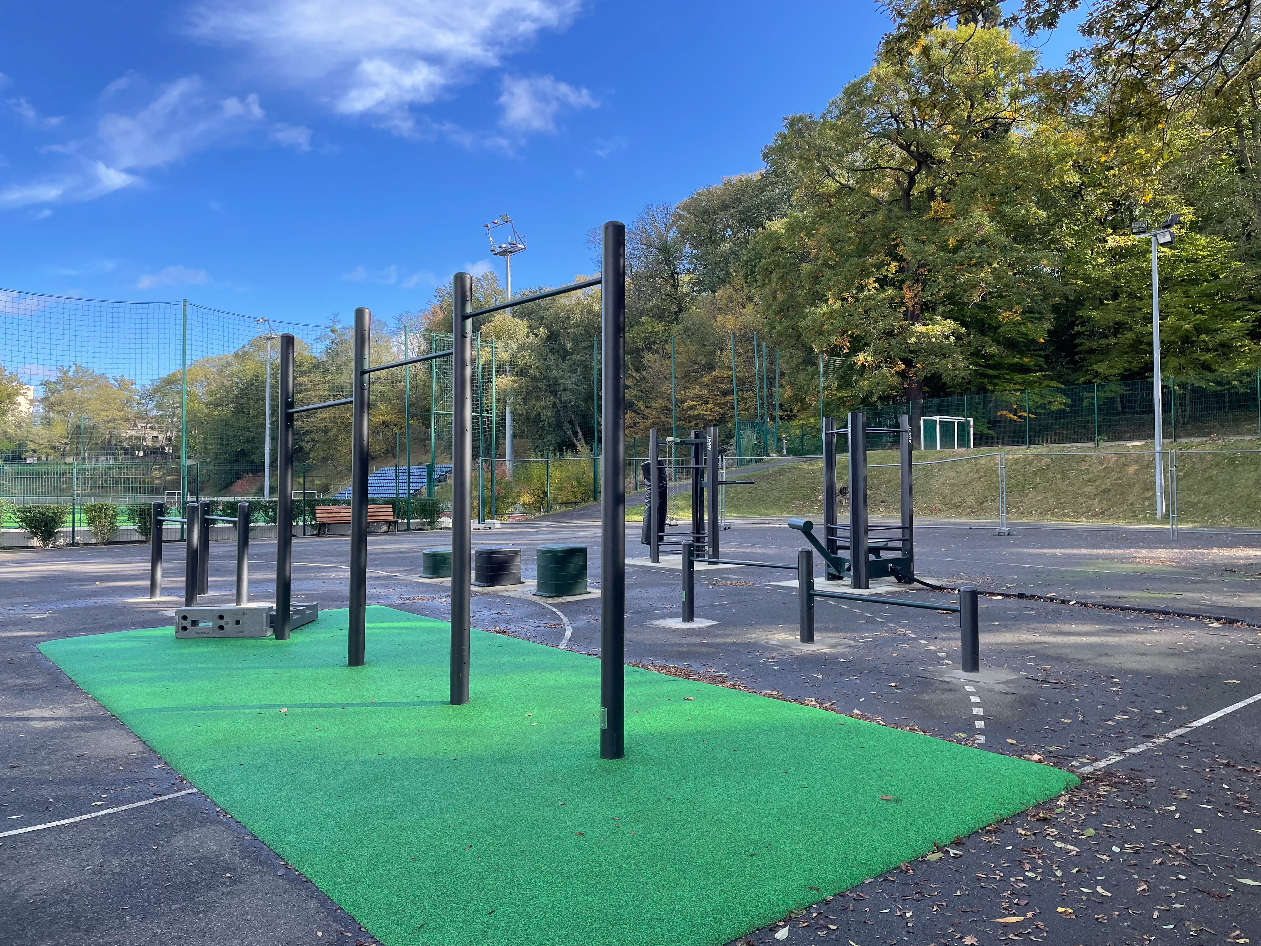 Aire de fitness installée par AirFit à Sèvres — vue 2