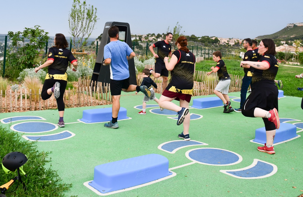 Aire de fitness installée par AirFit dans la ville de Vitrolles — vue 1