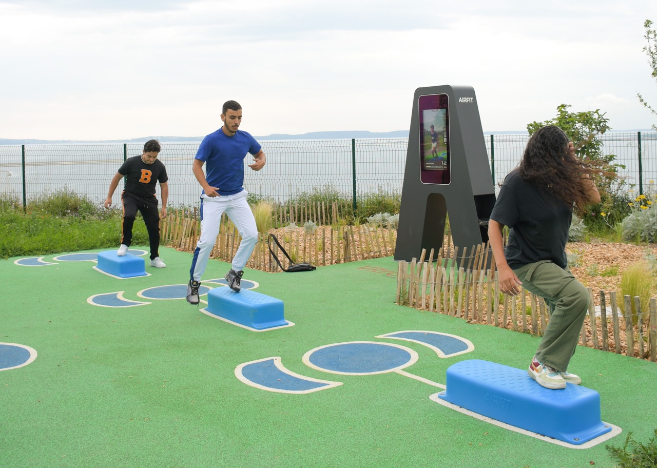 Aire de fitness installée par AirFit dans la ville de Vitrolles — vue 3