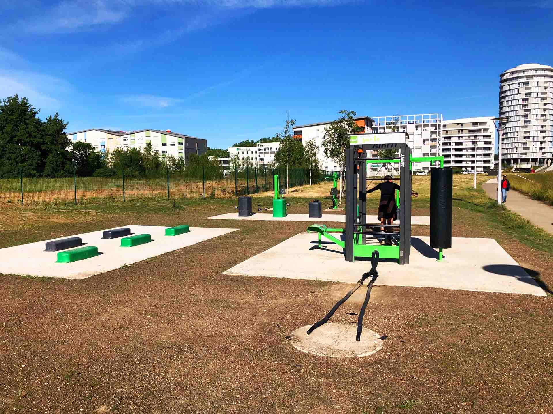 Aire de fitness en plein air d'AirFit à Tours en partenariat avec la MGEN — vue 2