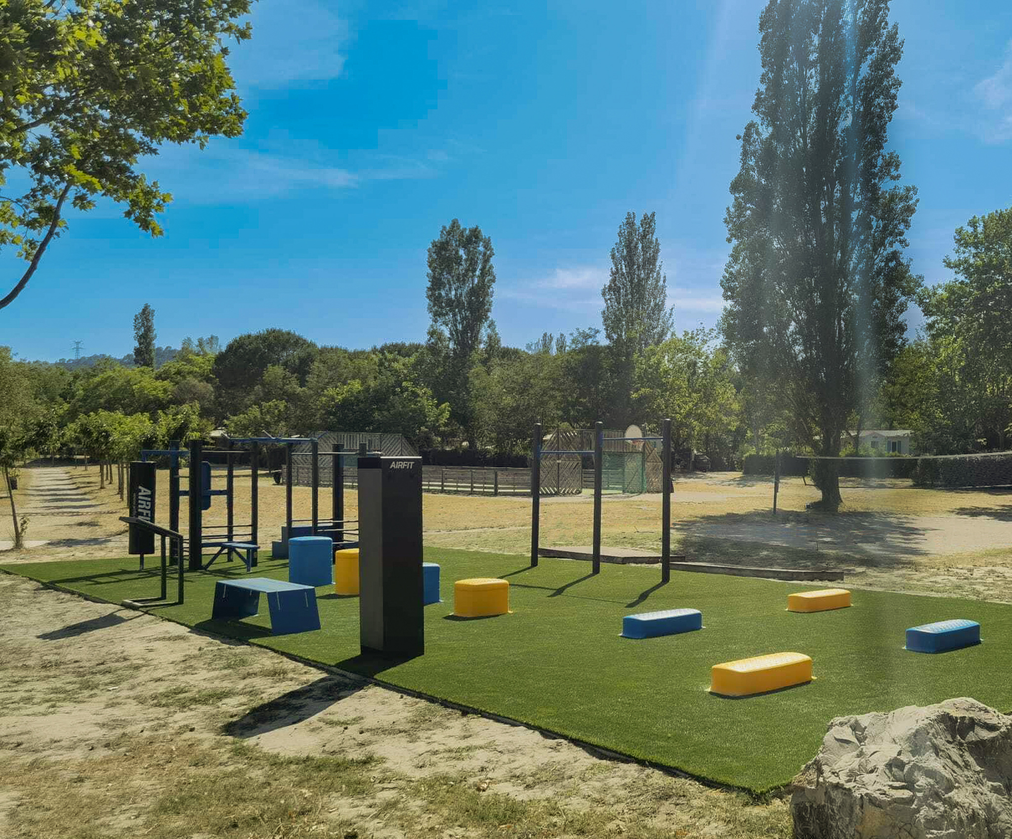Aire de fitness en extérieur d'Airfit du camping Marvilla Parks Val de Durance — vue 2