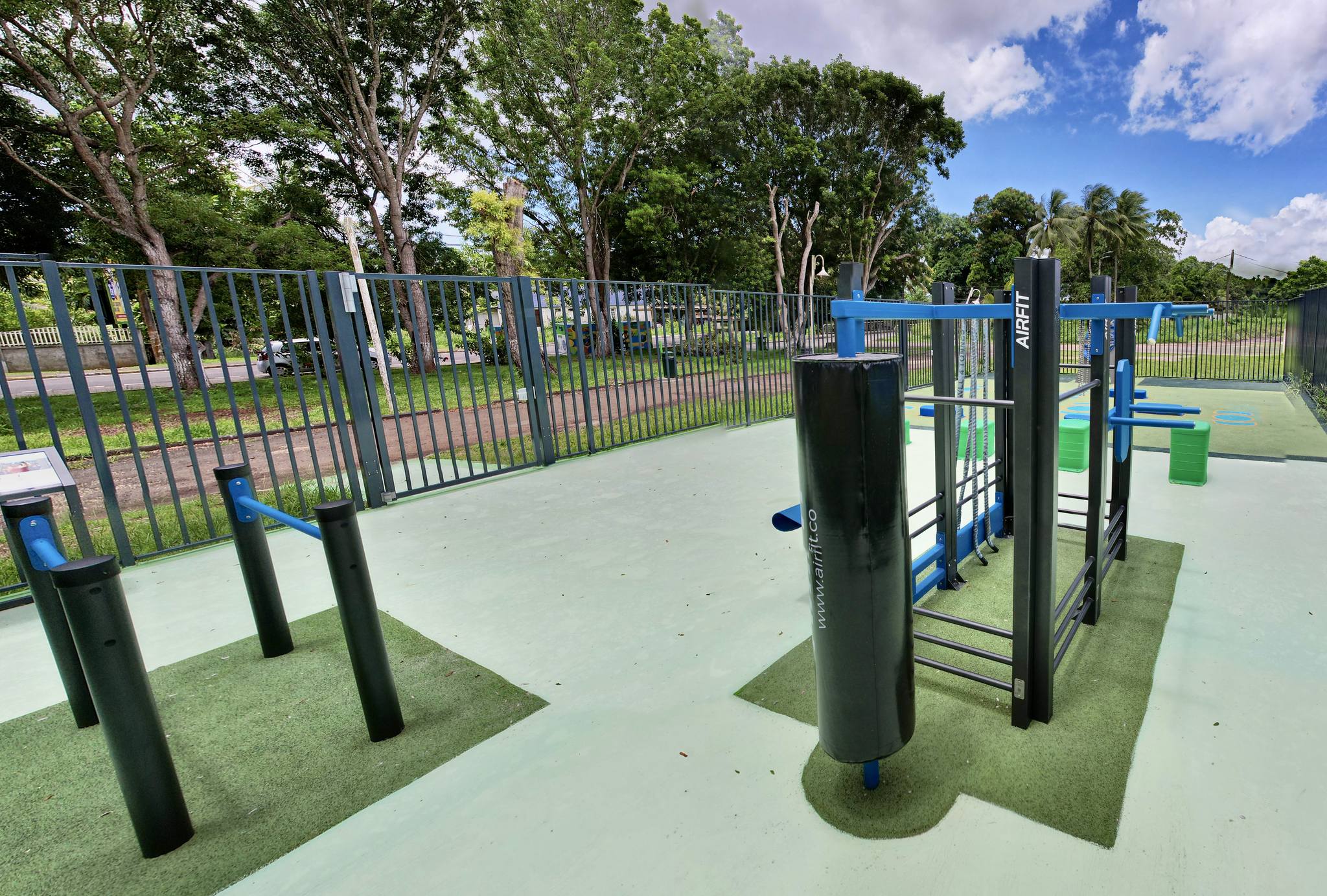 Aire de fitness extérieure AirFit installée au Lamentin, en Guadeloupe
