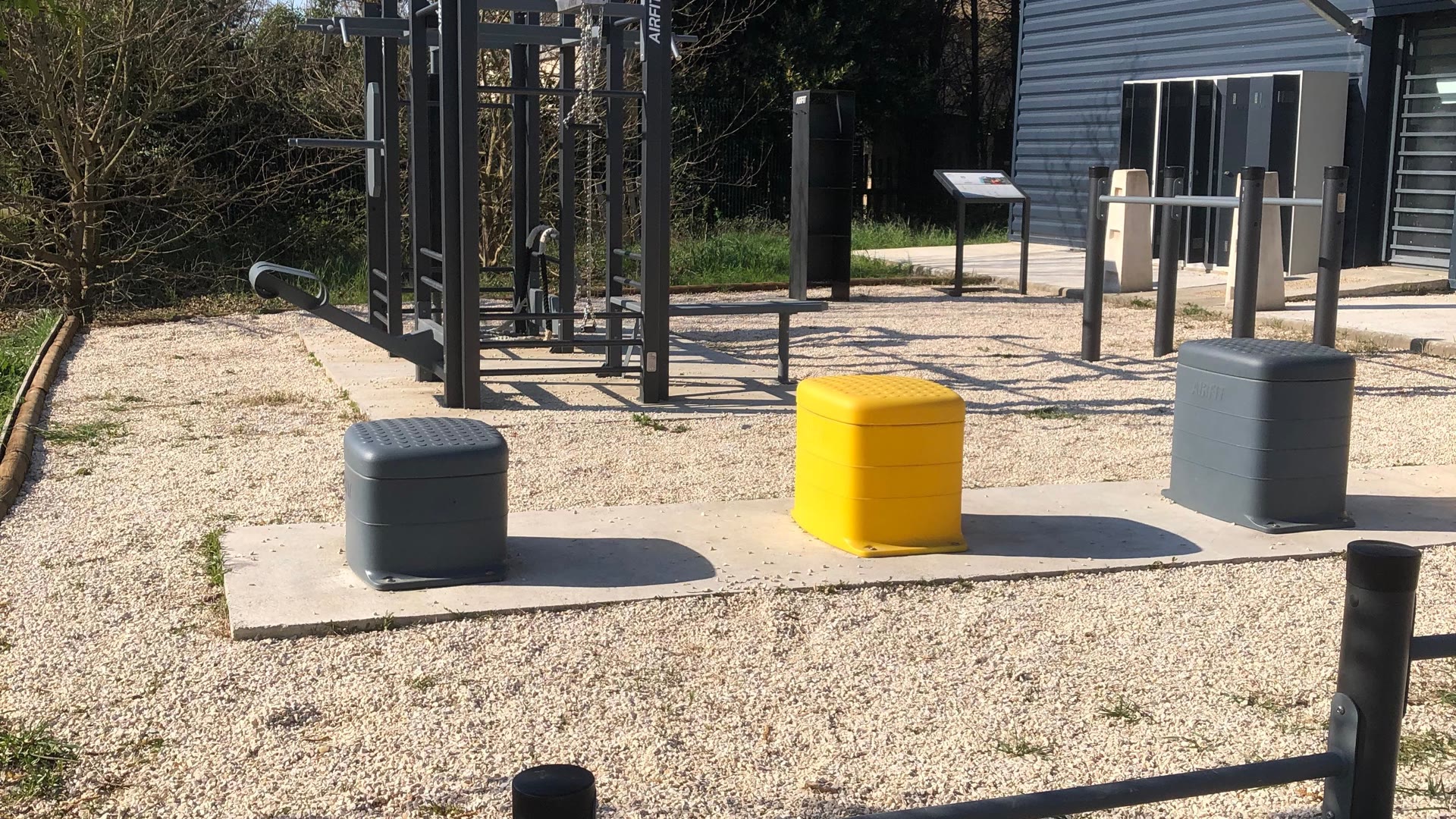 Aire de fitness extérieure AirFit installée au BTP CFA Gard