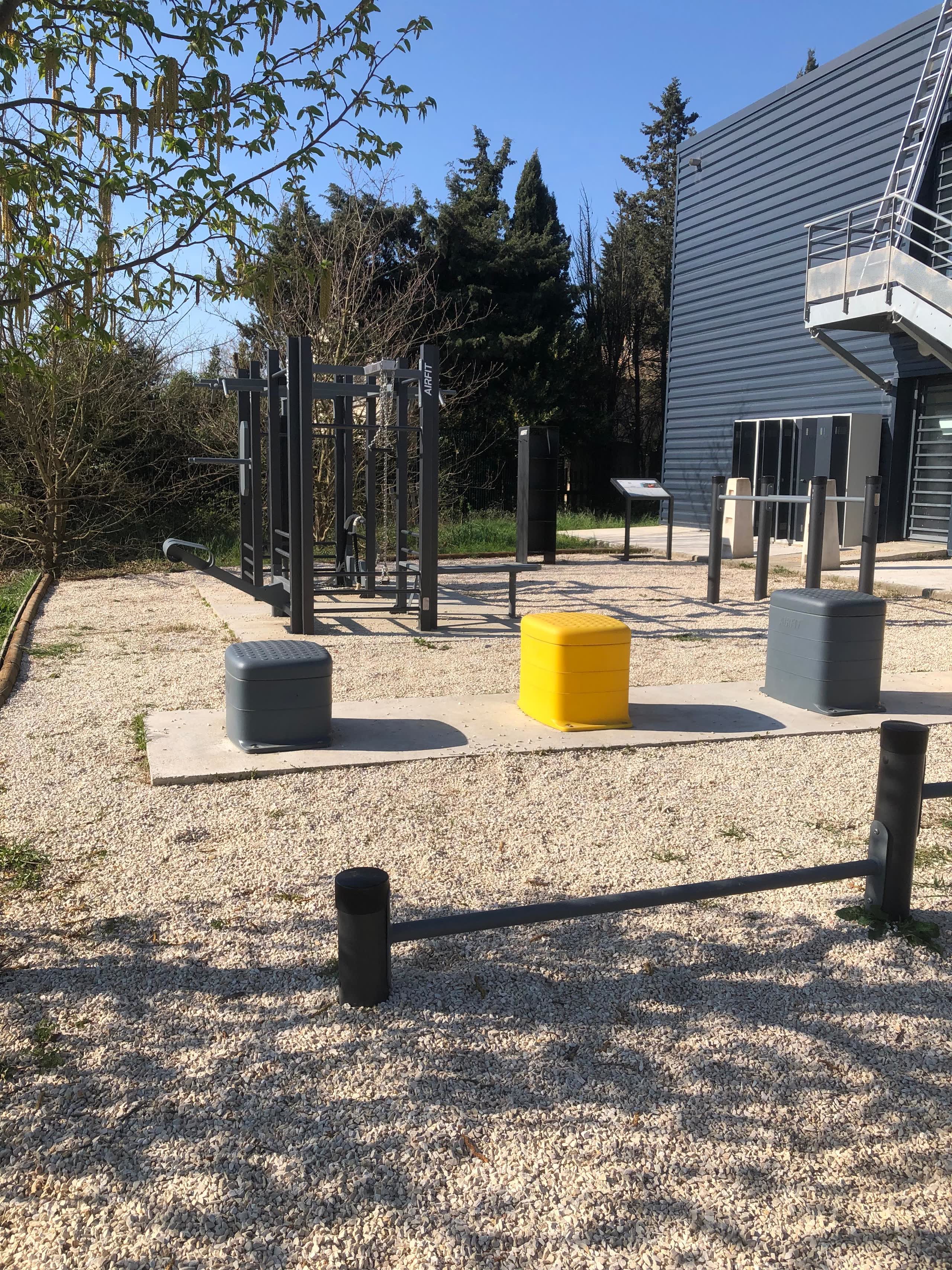 Agrès de fitness extérieur AirFit au BTP CFA Gard