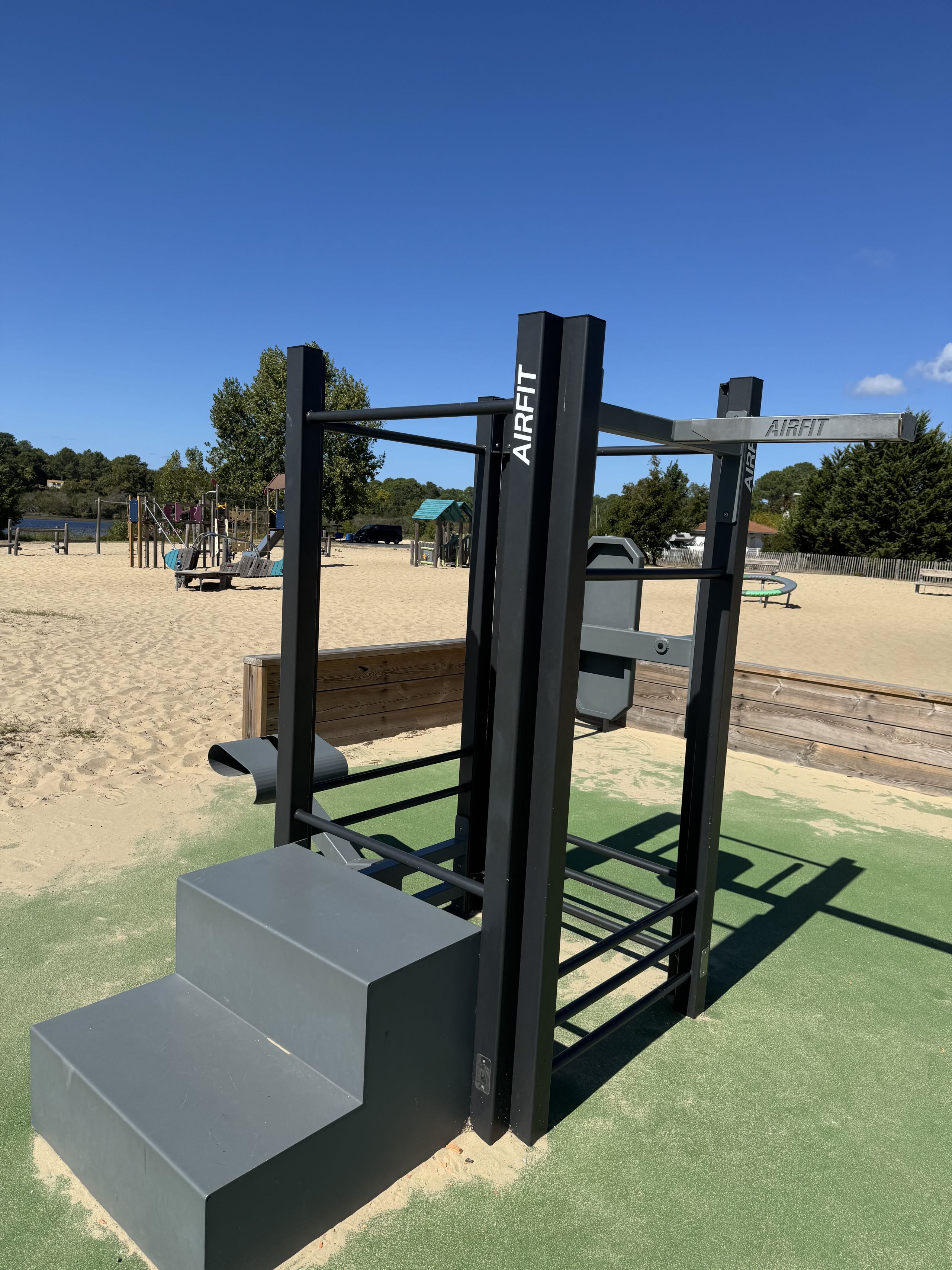 Structure de street-workout AirFit à Biscarrosse Lac