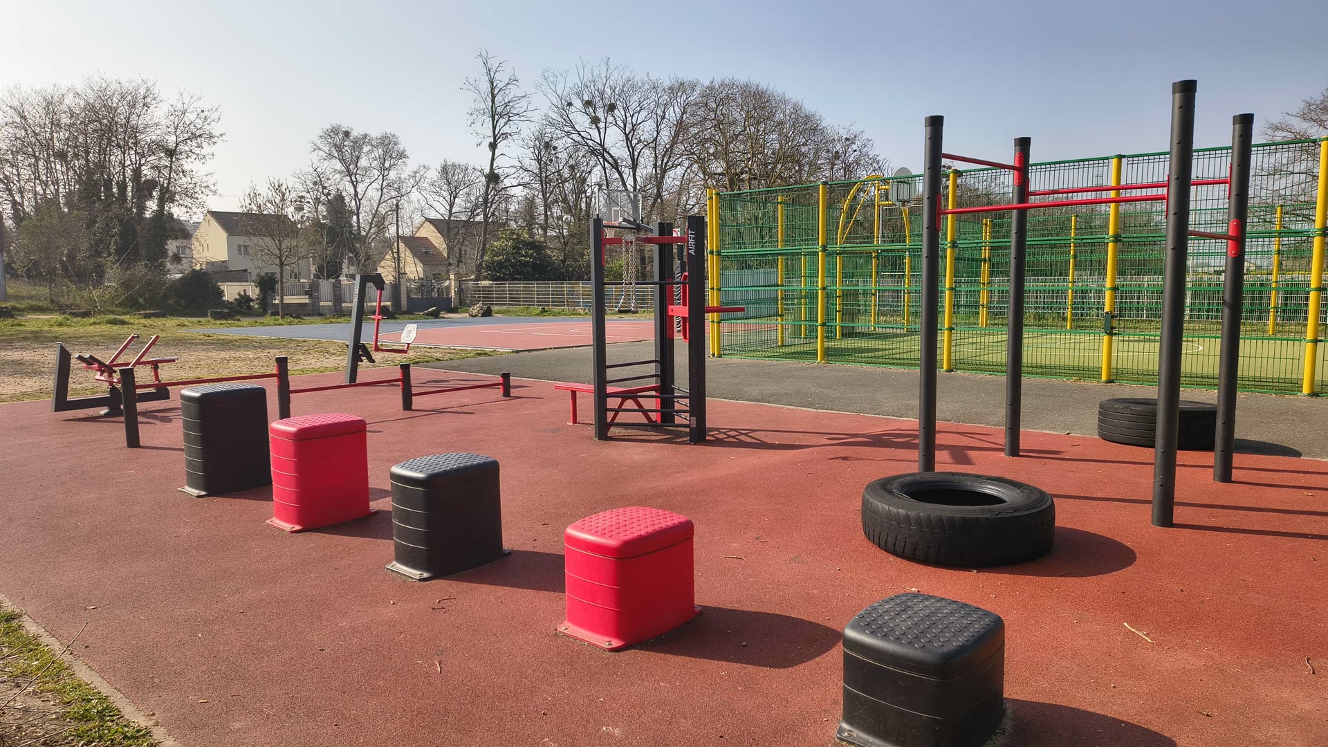 Aire de fitness extérieure AirFit aux Mureaux, square Bellevue