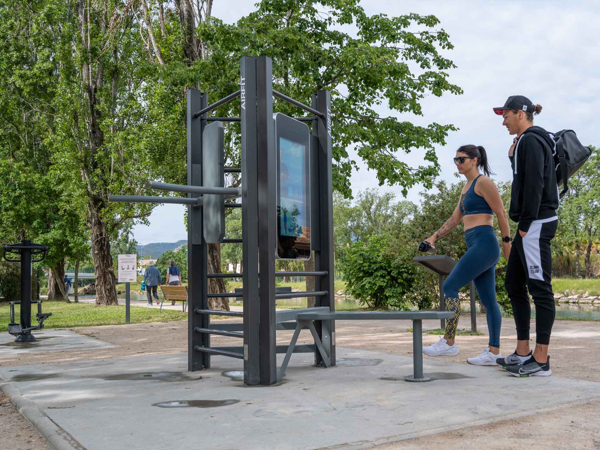 Photo de l'aire de fitness avec la borne tactile AirFit à Mandelieu-la-Napoule