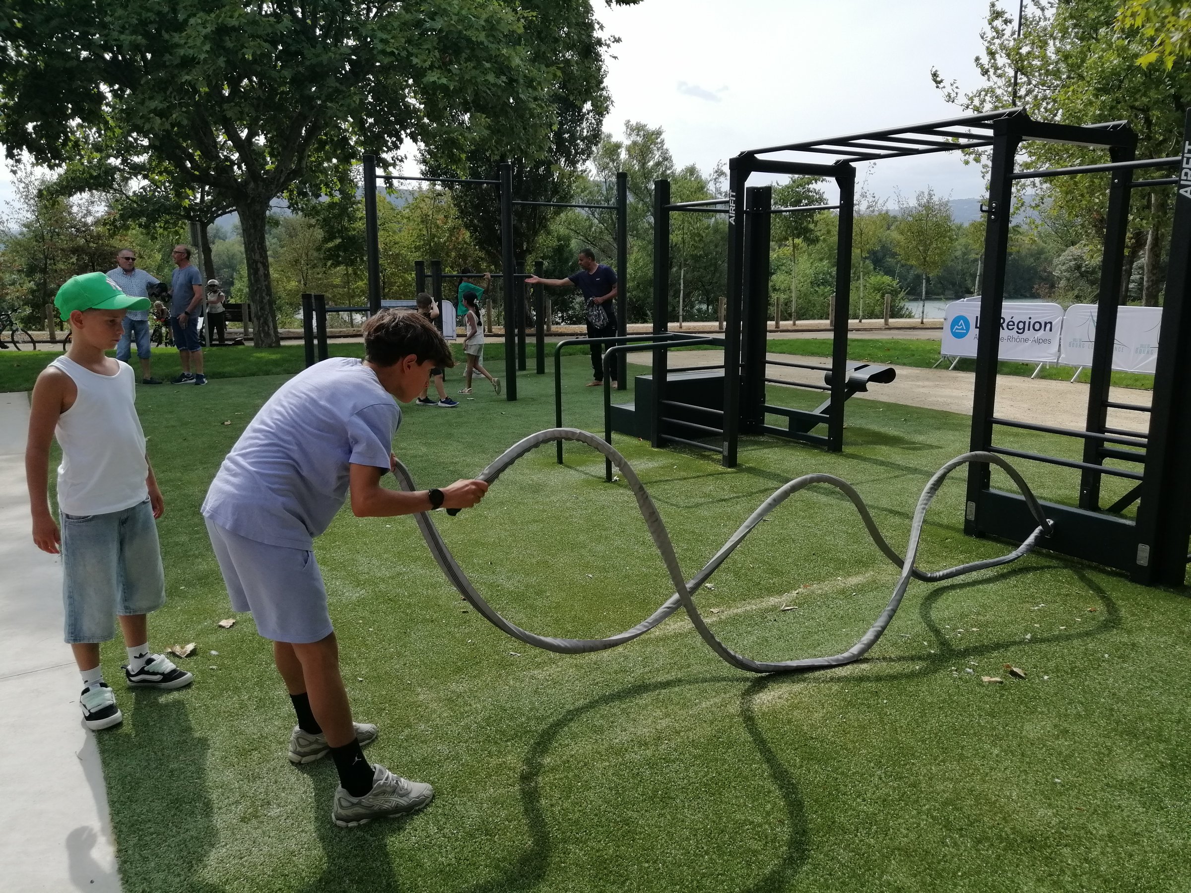 Cordes ondulatoires de la station Street-Fit AirFit à Bourg-lès-Valence
