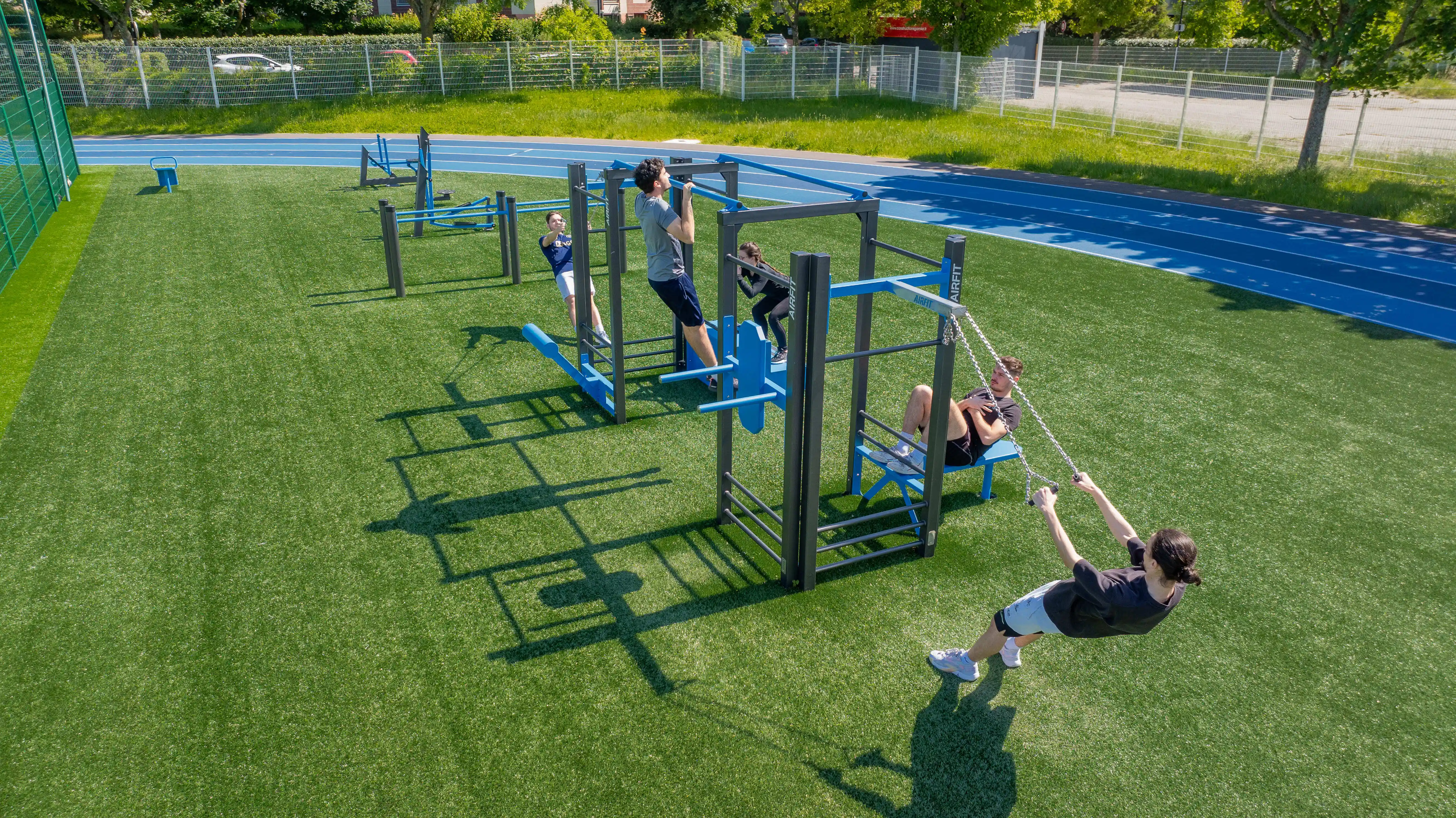 Photo de l'aire de fitness installée par AirFit dans la ville de Montigny-le-Bretonneux