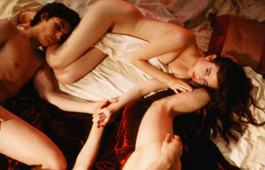 Tư thế Threesome vòng tròn tình ái