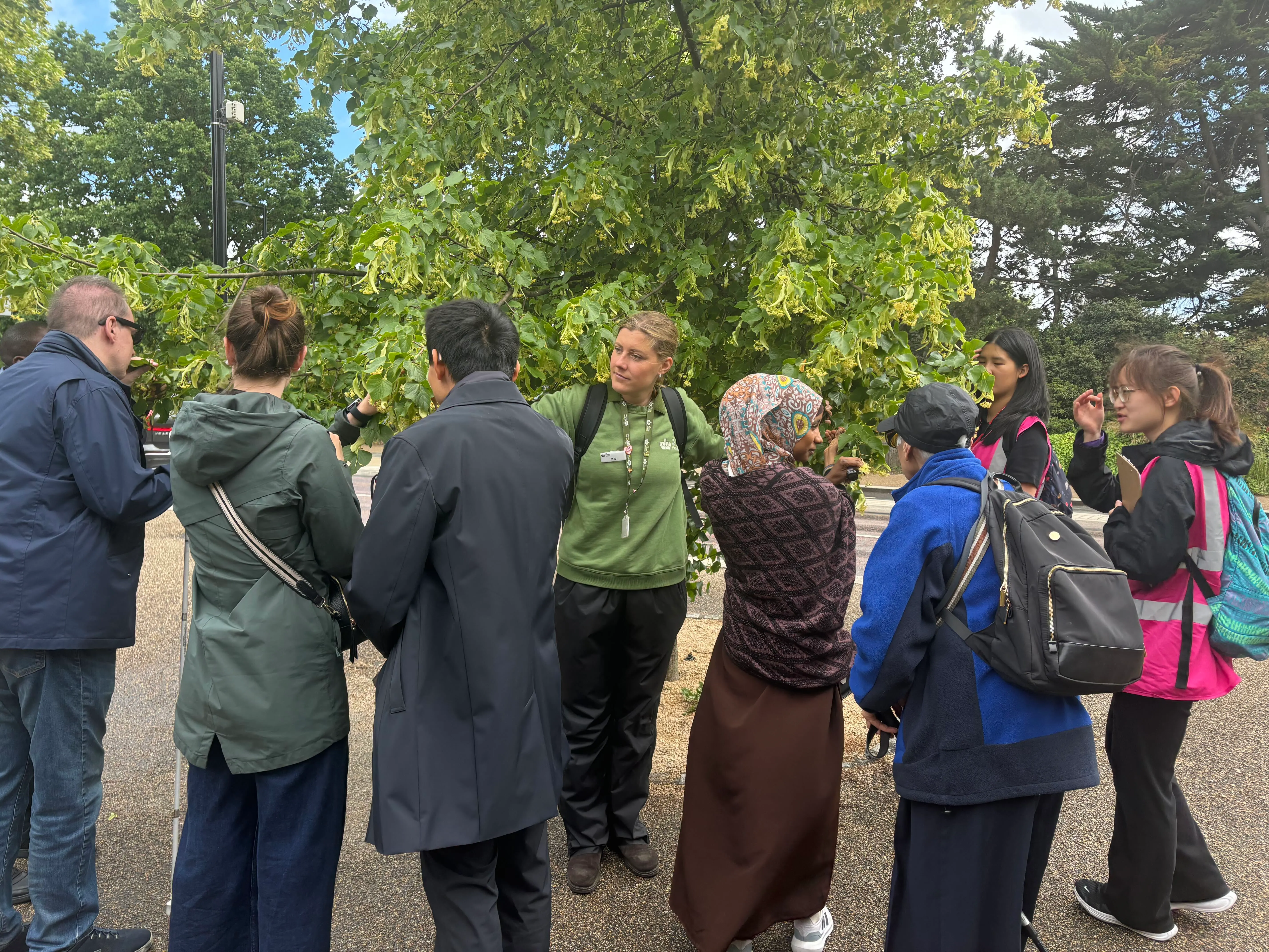 Travel Hands VIPs and volunteers in Kensington Gardens.
