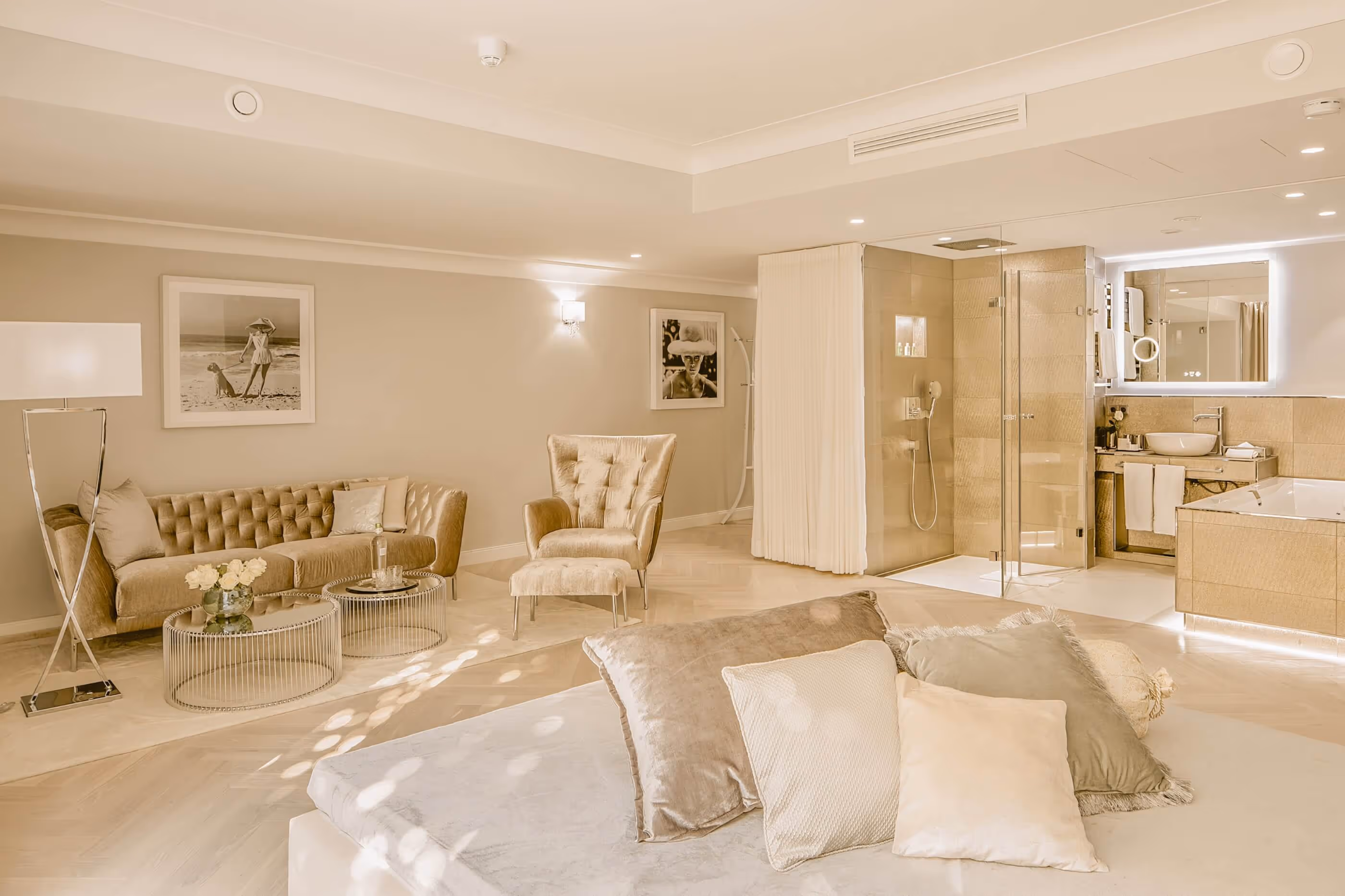 Lounge in der Signature Suite des Luxury Hotel & Spa Resorts Villa Contessa - Bad Saarow