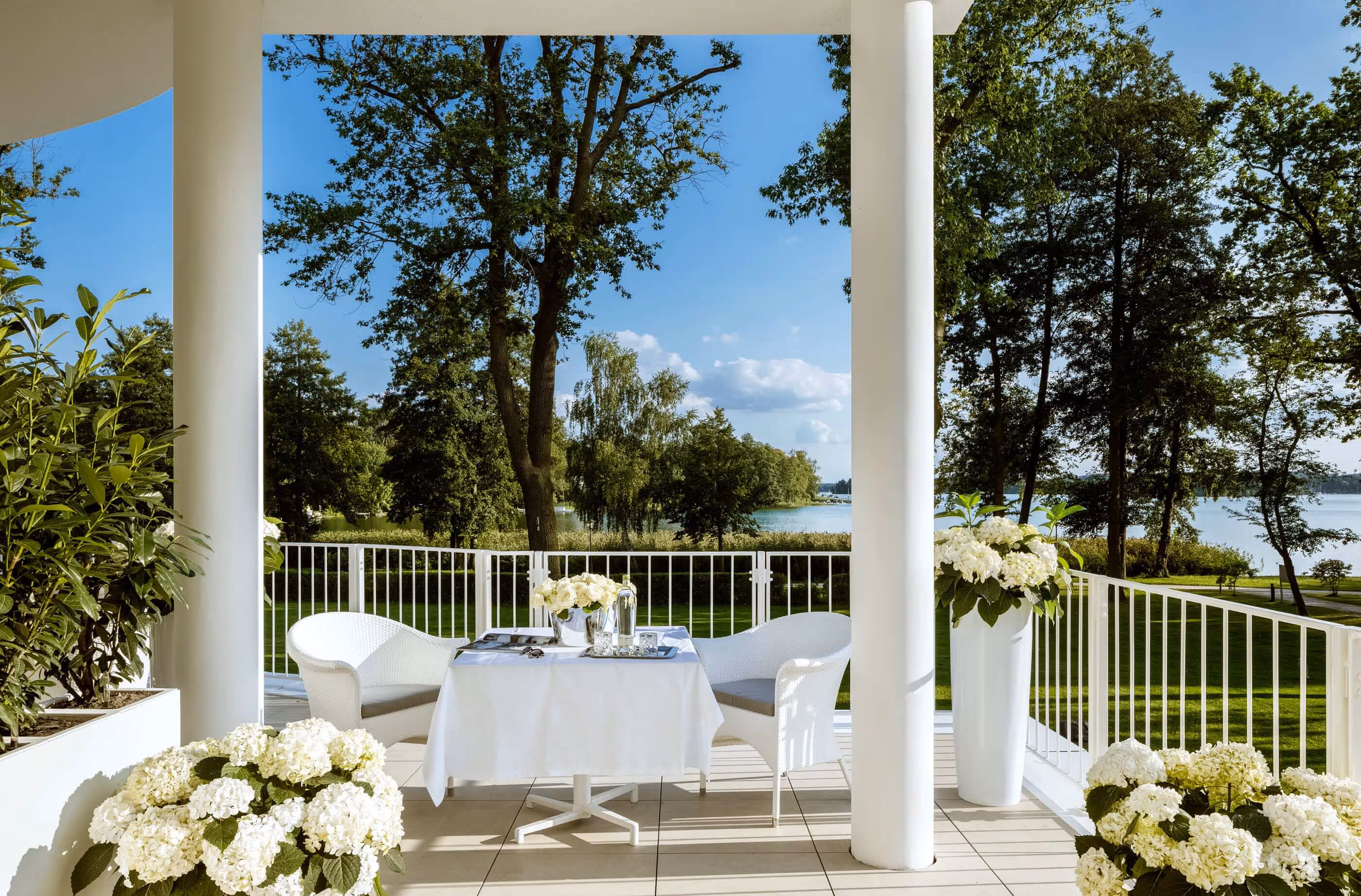 Balcony terrace of a Lounge Suite with a fantastic view of Lake Scharmützelsee | © Villa Contessa — 5-star superior hotel & spa resort | Bad Saarow / Brandenburg
