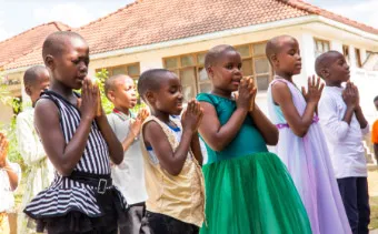 A group of Kibaha's children performing their show for Paulchen Esperanza.