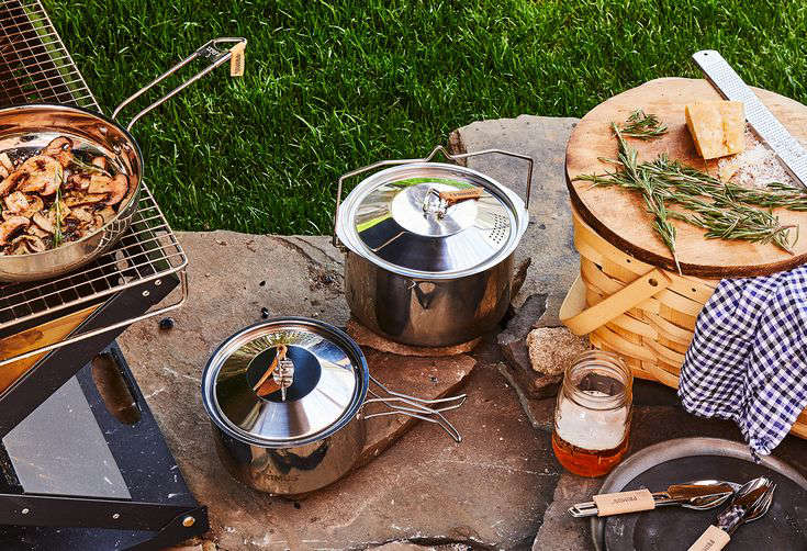 a pot of food on a picnic table