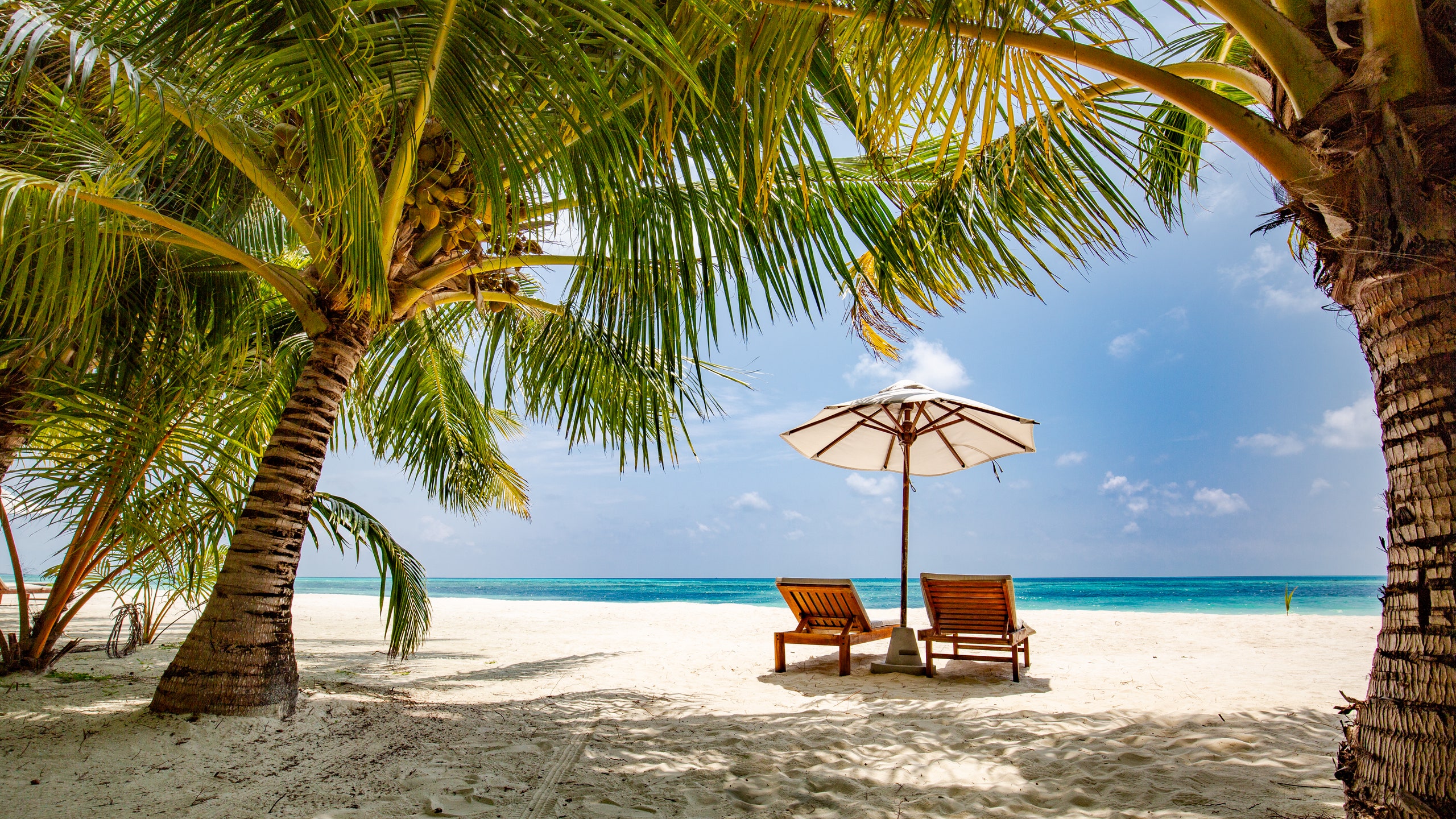 Beach20Vacation20Packing20List-2021_GettyImages-1030311160