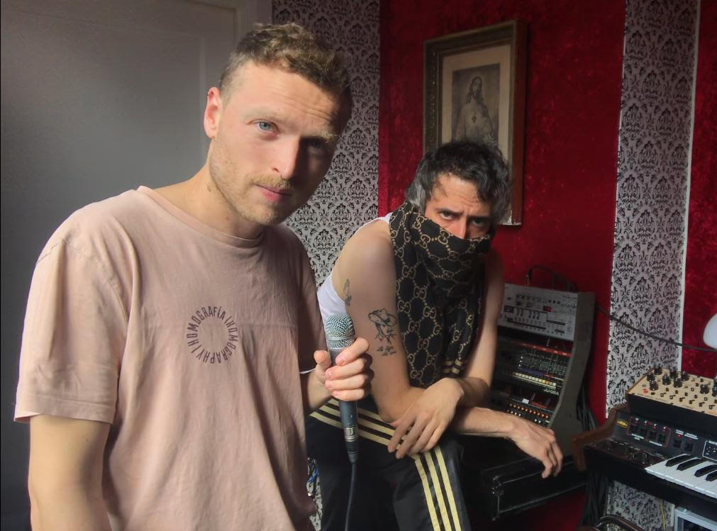 It's Complicated (David Shaw & Strapontin)