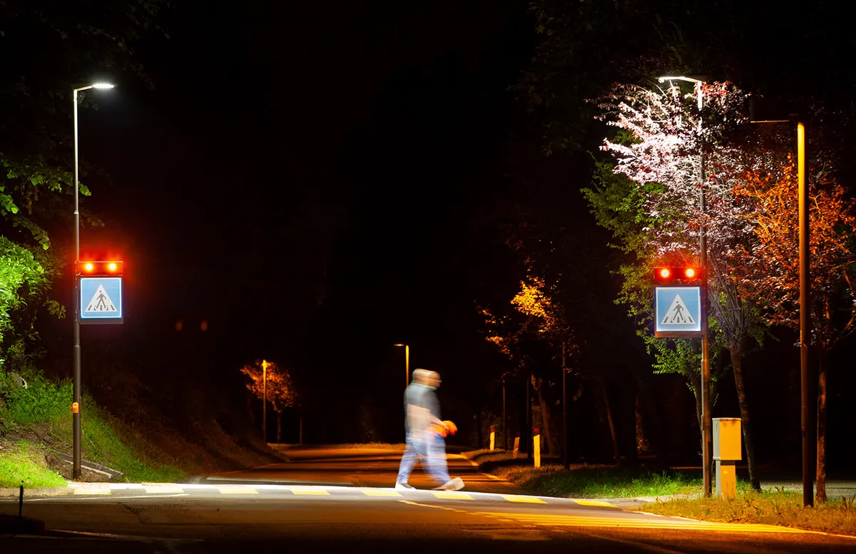 Attraversamento pedonale luminoso - notte - RCT