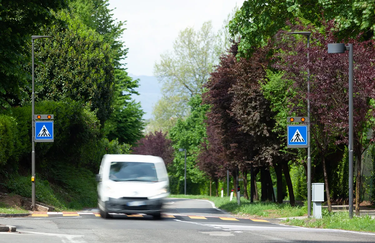 Attraversamenti pedonali luminosi -  giorno - RCT