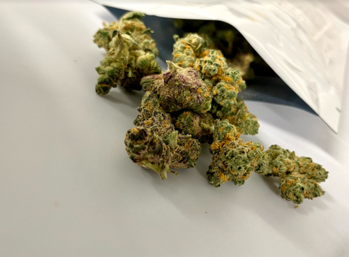 Slurricane small buds in a pouch