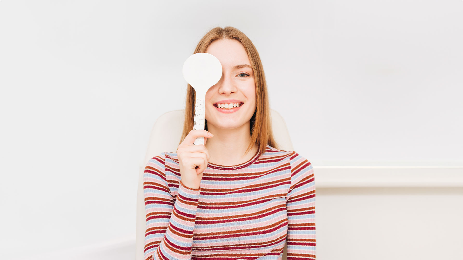 Choosing Between At-Home and Professional Whitening: Benefits and Risks