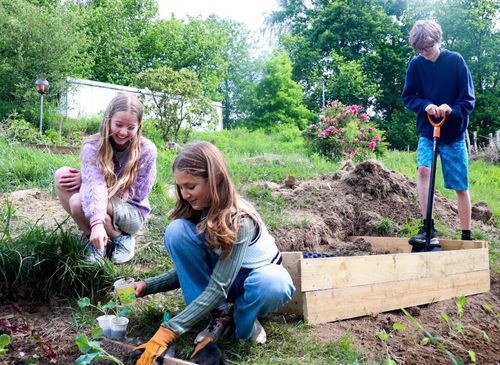 Budova základní školy Montessori Mozaika při pohledu z venku