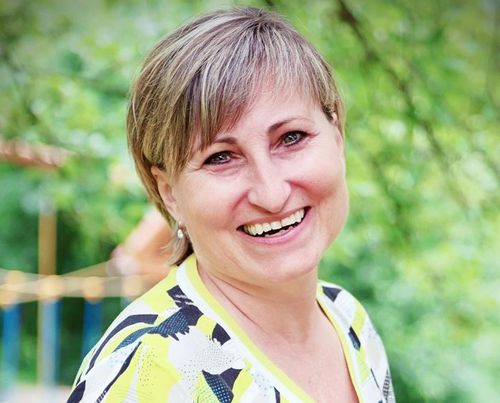 Budova základní školy Montessori Mozaika při pohledu z venku