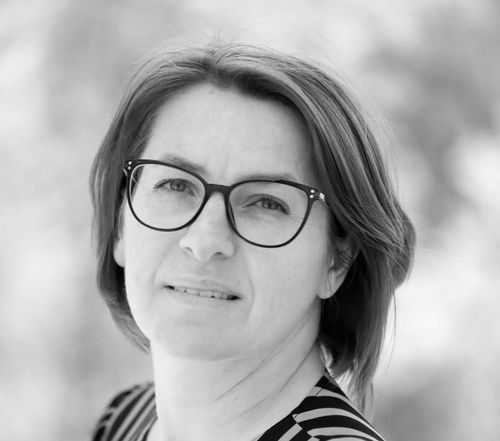 Budova základní školy Montessori Mozaika při pohledu z venku