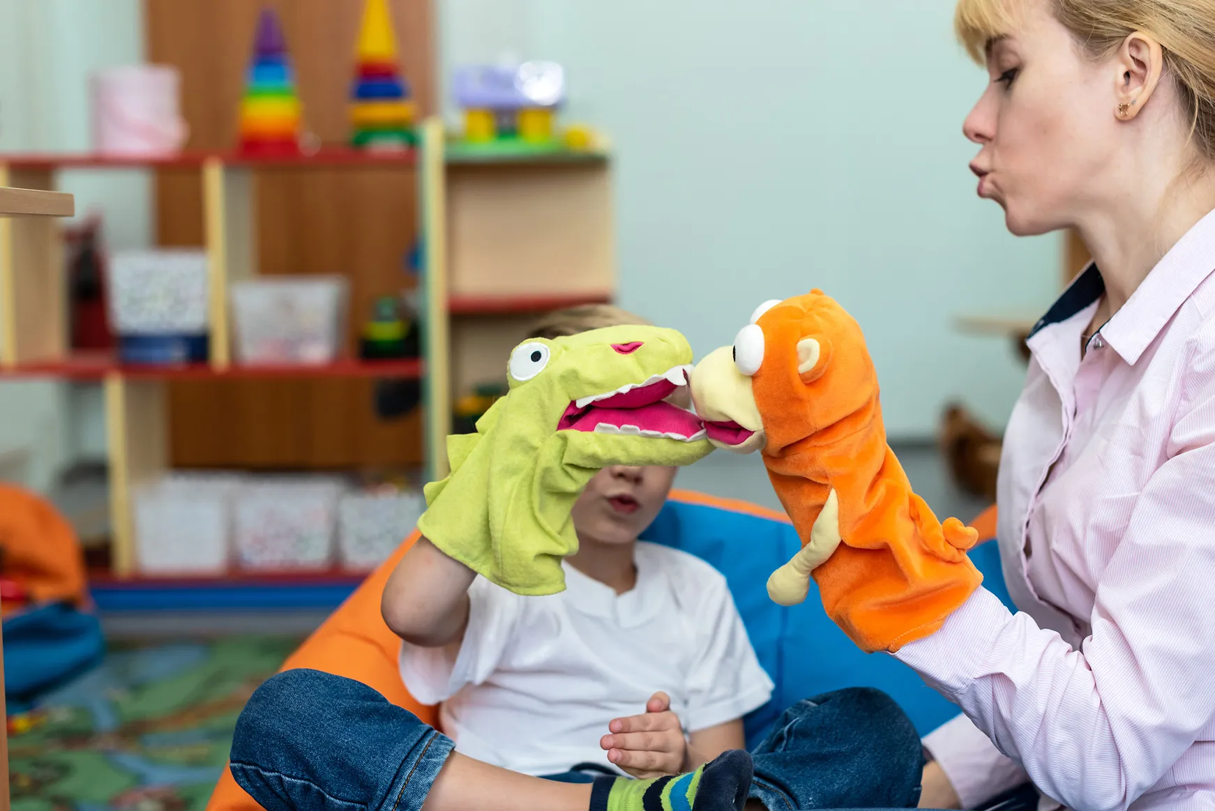 Pediatric Occupational Therapist using puppets to help child